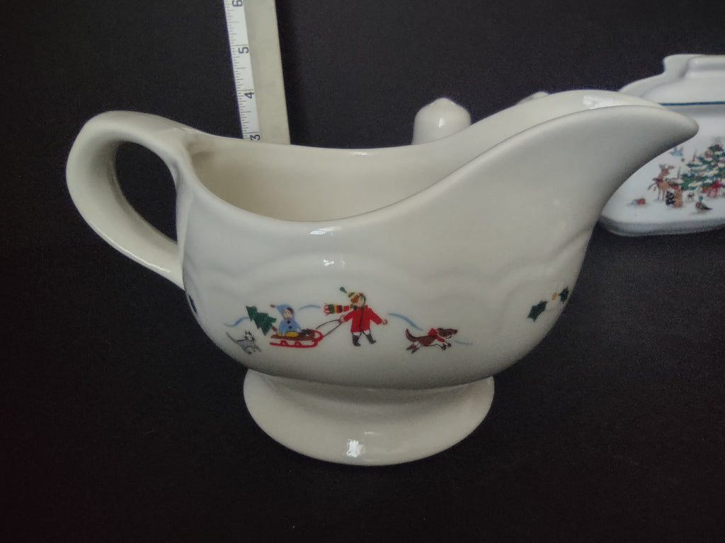 Pfaltzgraff Christmas Gravy Bowl Napkin Holder Salt Pepper Holder (lot 1160)