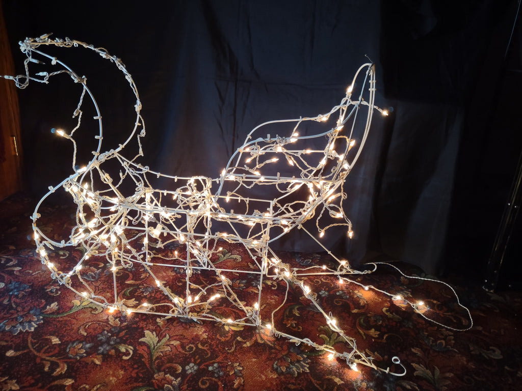 Vintage Christmas Santa Sley White Outdoor MOSTLY Lights Up (lot 3482)