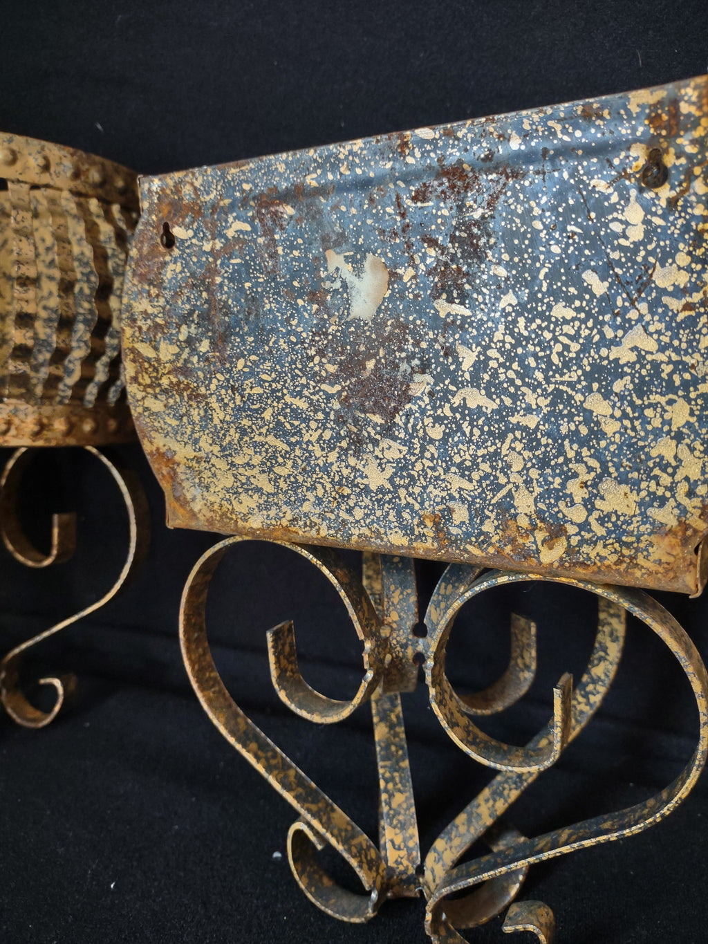 Gold Metal Wall Hanging Pocket Planter Home Interiors x 2 Some RUST (lot 2519c)