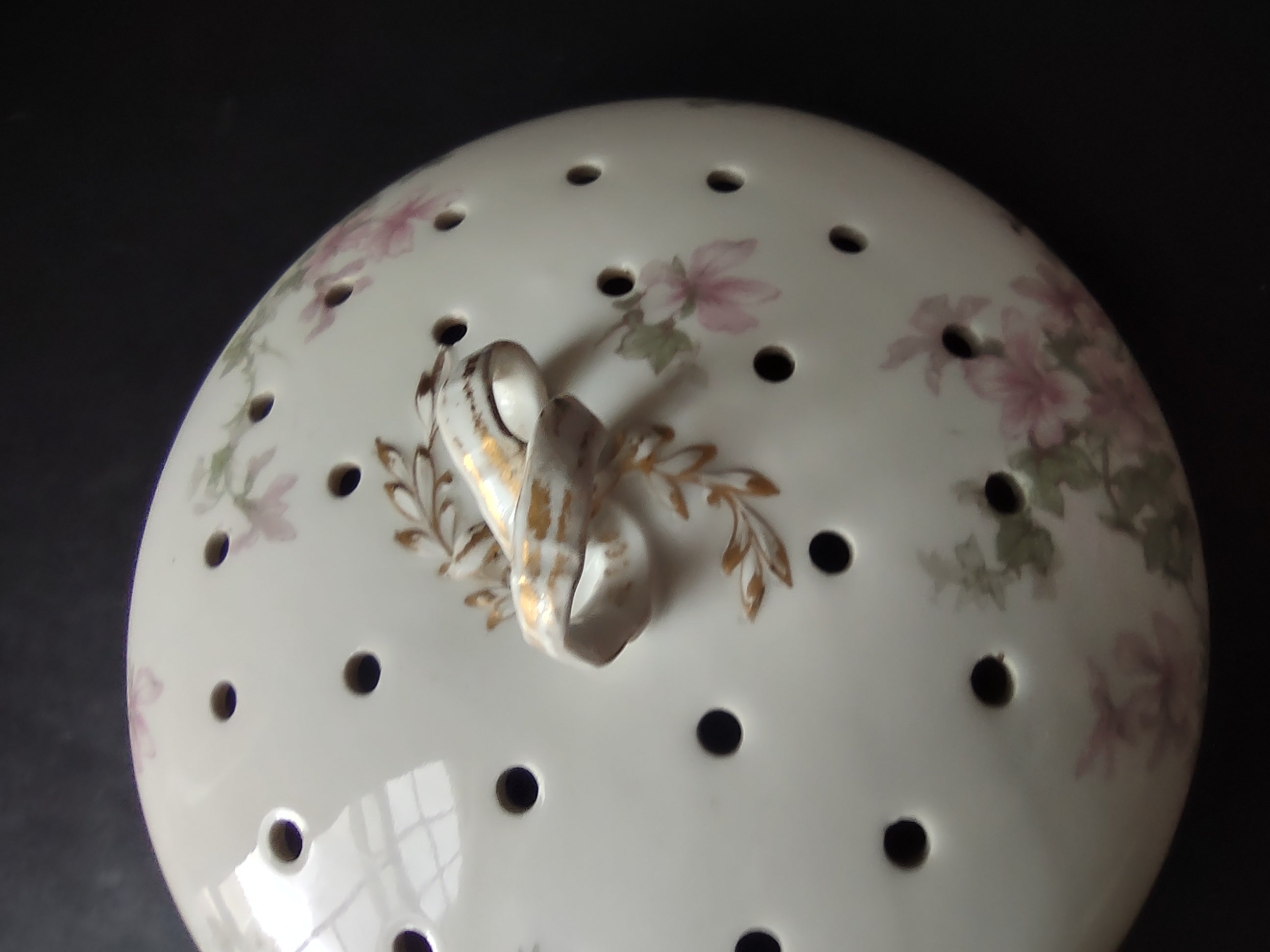 Haviland France Limoges Pancake Lid ONLY Floral Round 7" IMPERFECT (lot 1024)