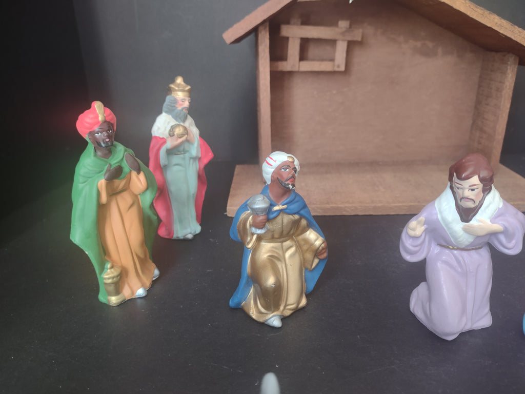 Vintage Japan Nativity Set Ceramic with Creche (lot 2305)