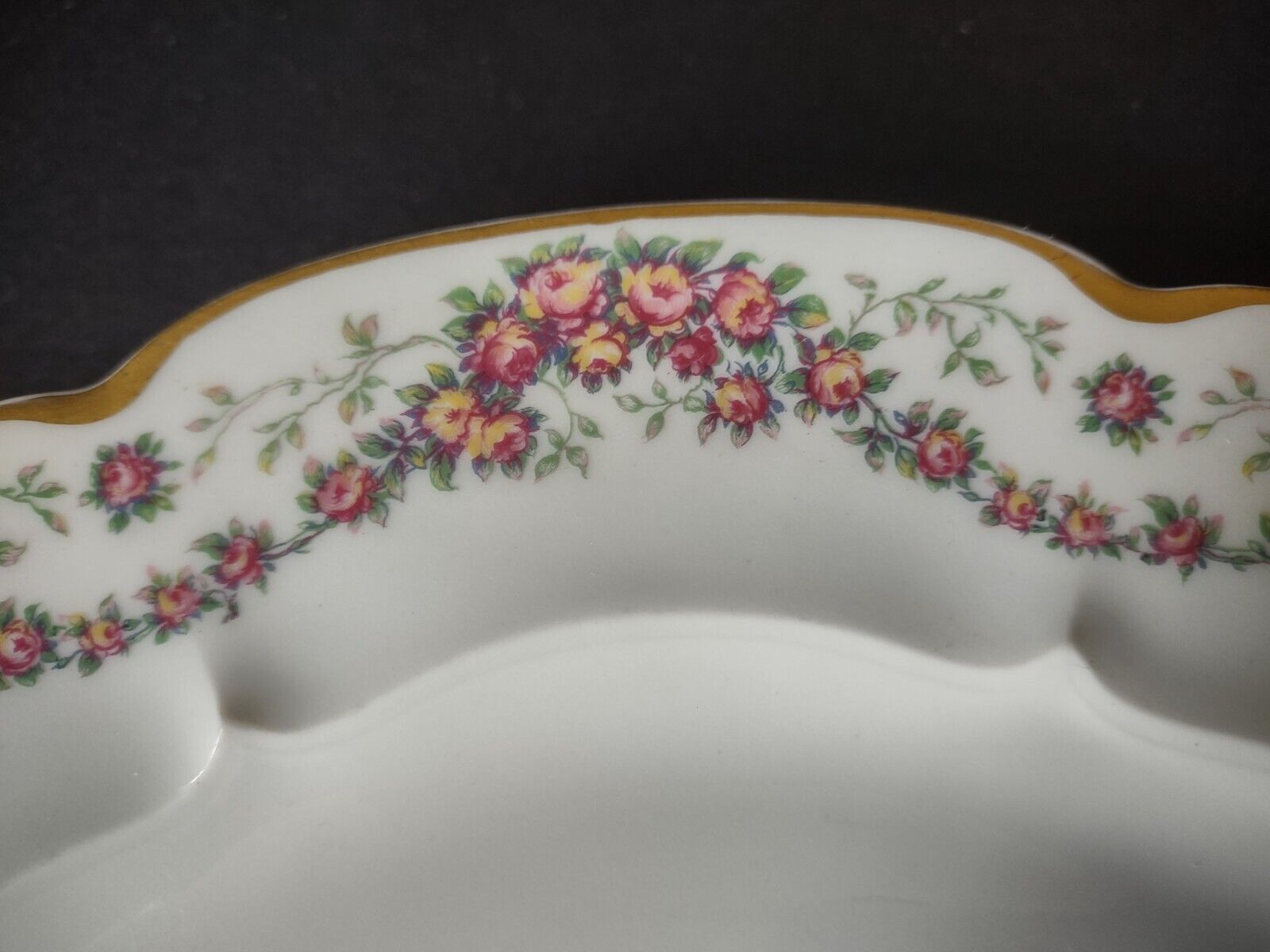 Haviland Limoges Red Rose Garland White Dinner Plate 9-3/4" (lot 355)