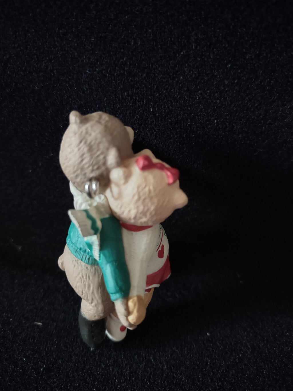 Vintage 1992 Christmas Hallmark Ornament Bears Skating Hearts (Lot 4787)