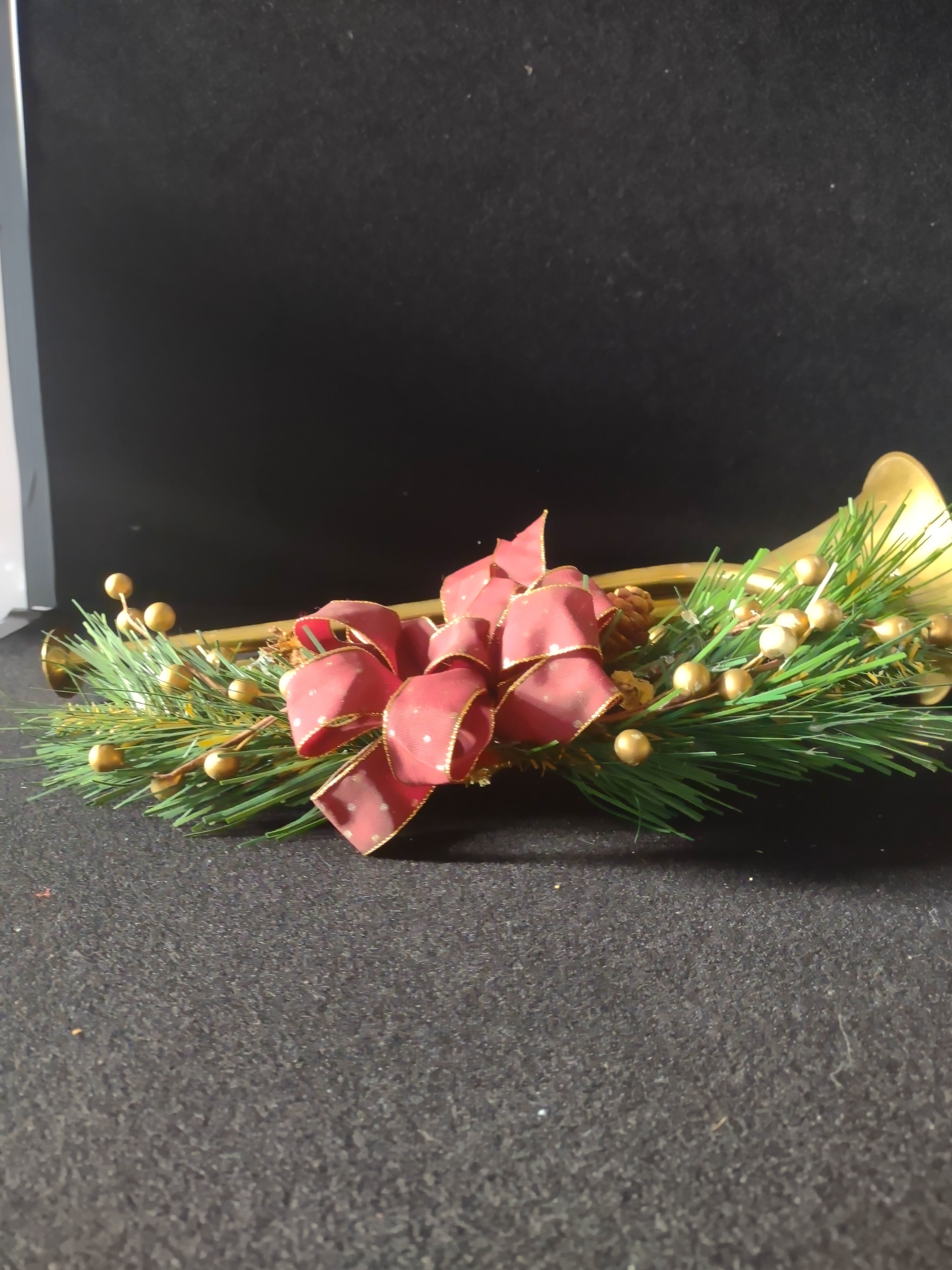 Christmas Brass French Horn Decoration Ribbon Gold Trim Greenery (Lot 4613)