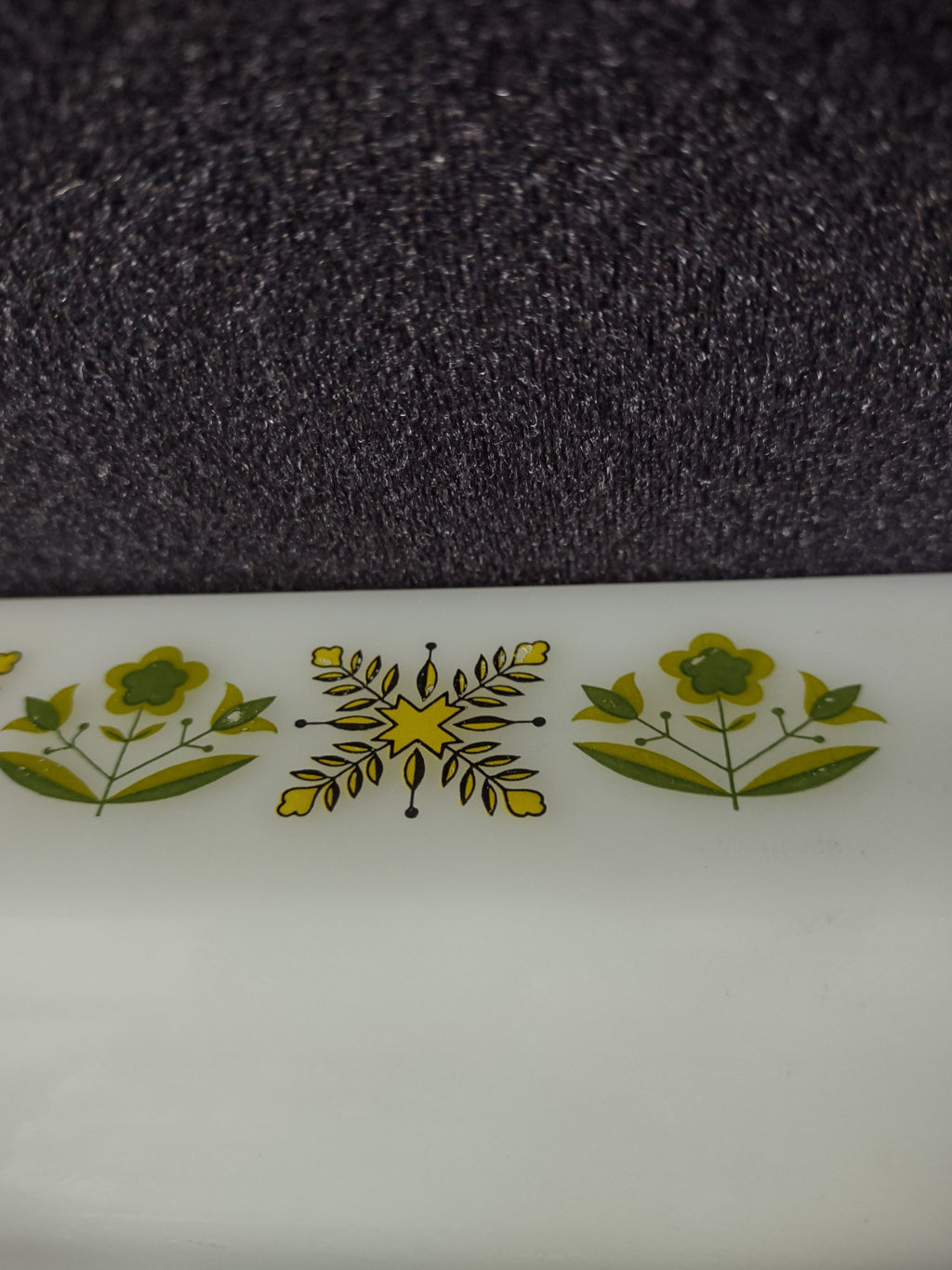 Vintage Milk Glass Fire King Meadow Green 1.5 Qt Casserole (Lot 5239)