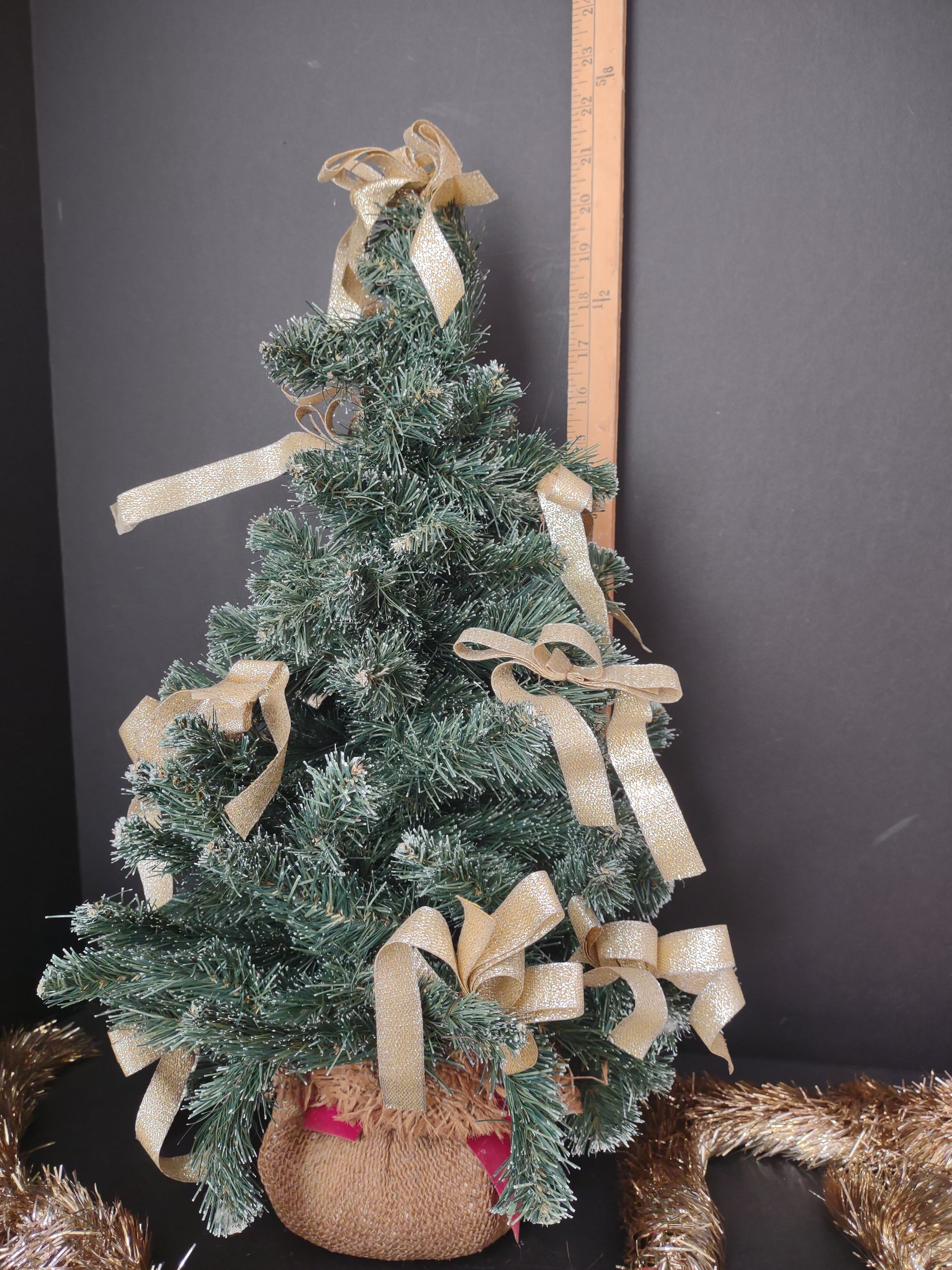 Christmas Holiday Small 20" Tree Gold Garland (lot 1284)