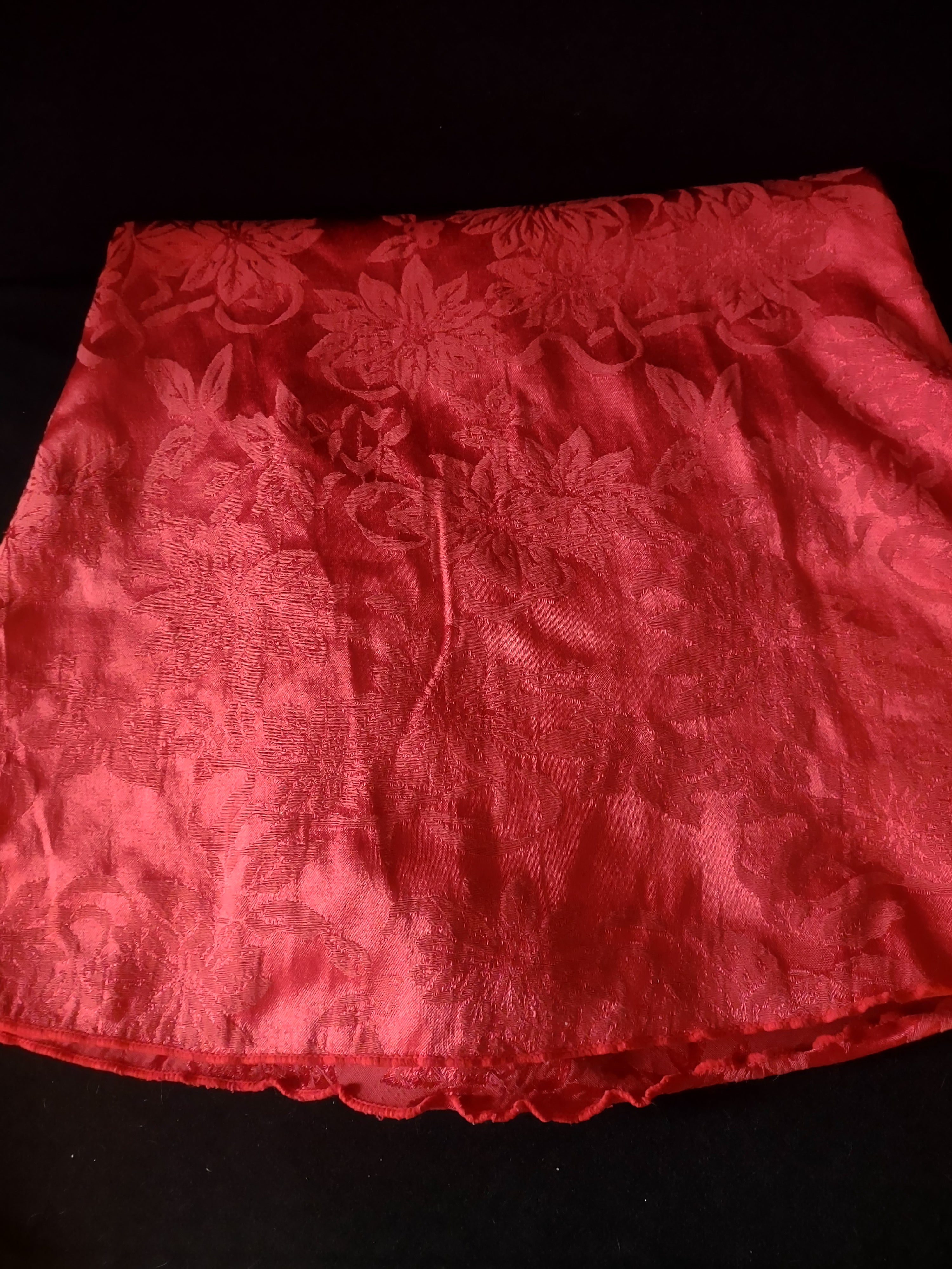 Vintage Christmas 2 Different Red Round Tablecloth Poinsettia Pattern (Lot 4689)
