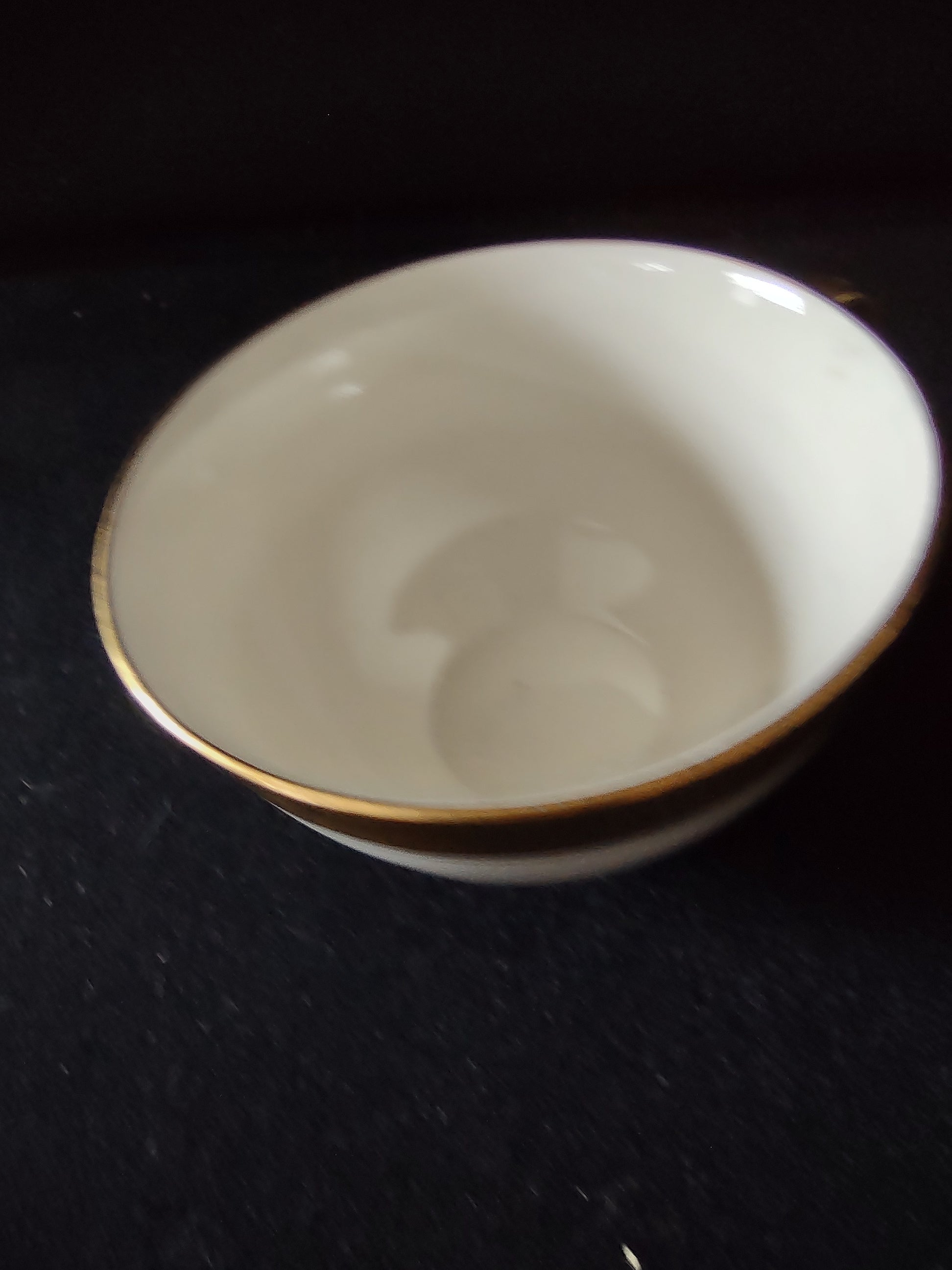 Vintage Johnson Brothers Teacup Saucer Pareek Gold Rimmed Set Of 4 (Lot 5548)