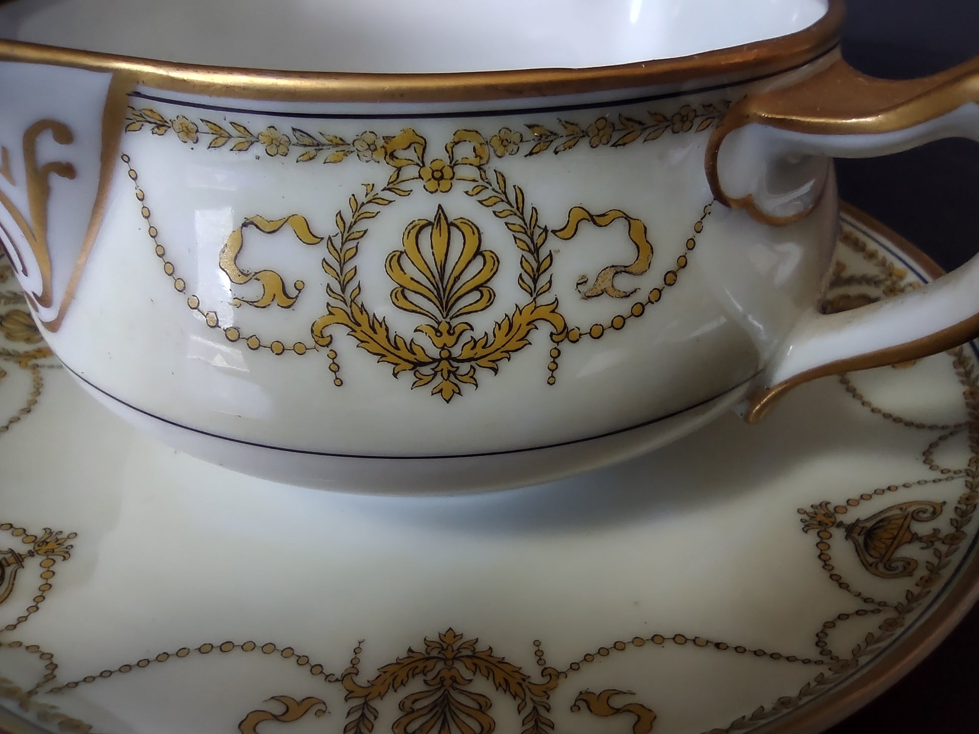 Haviland Limoges Eugenie Sauce Bowl Yellow Laurel Swag Ribbon (lot 941)