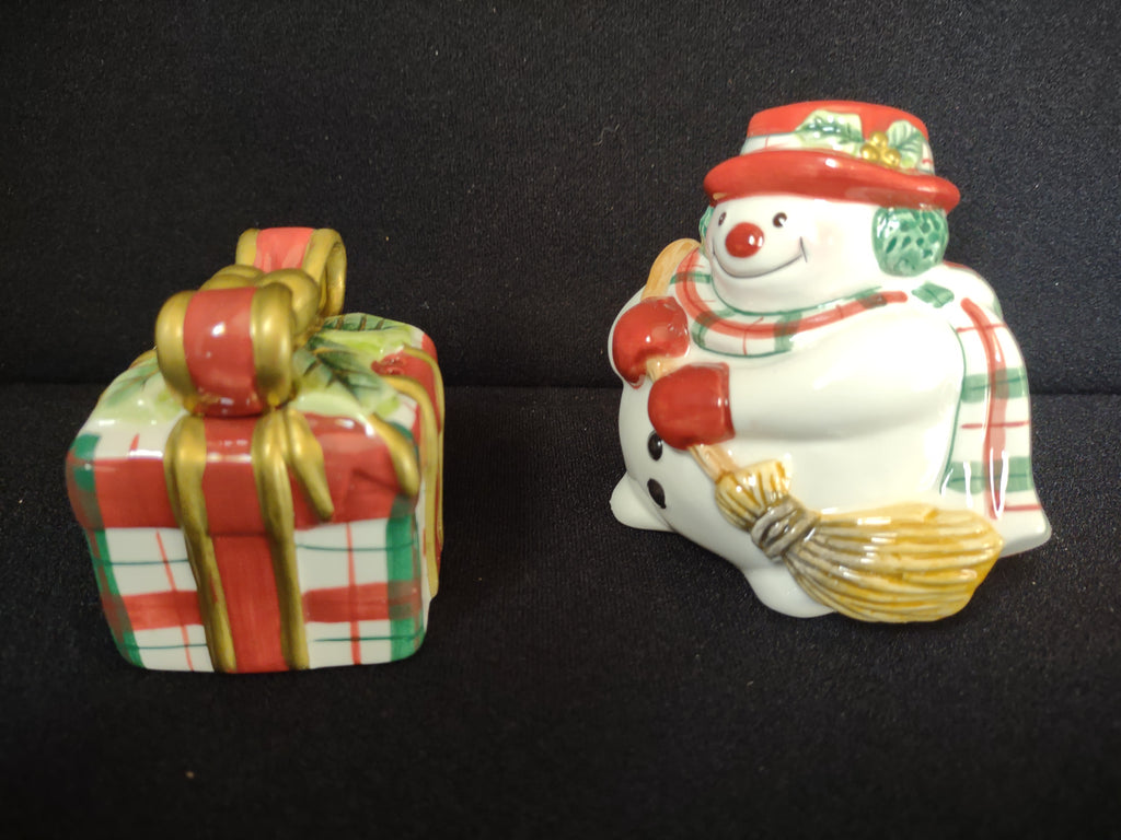 Fitz and Floyd Christmas Salt and Pepper Plaid Snowman Shakers (lot 1521)