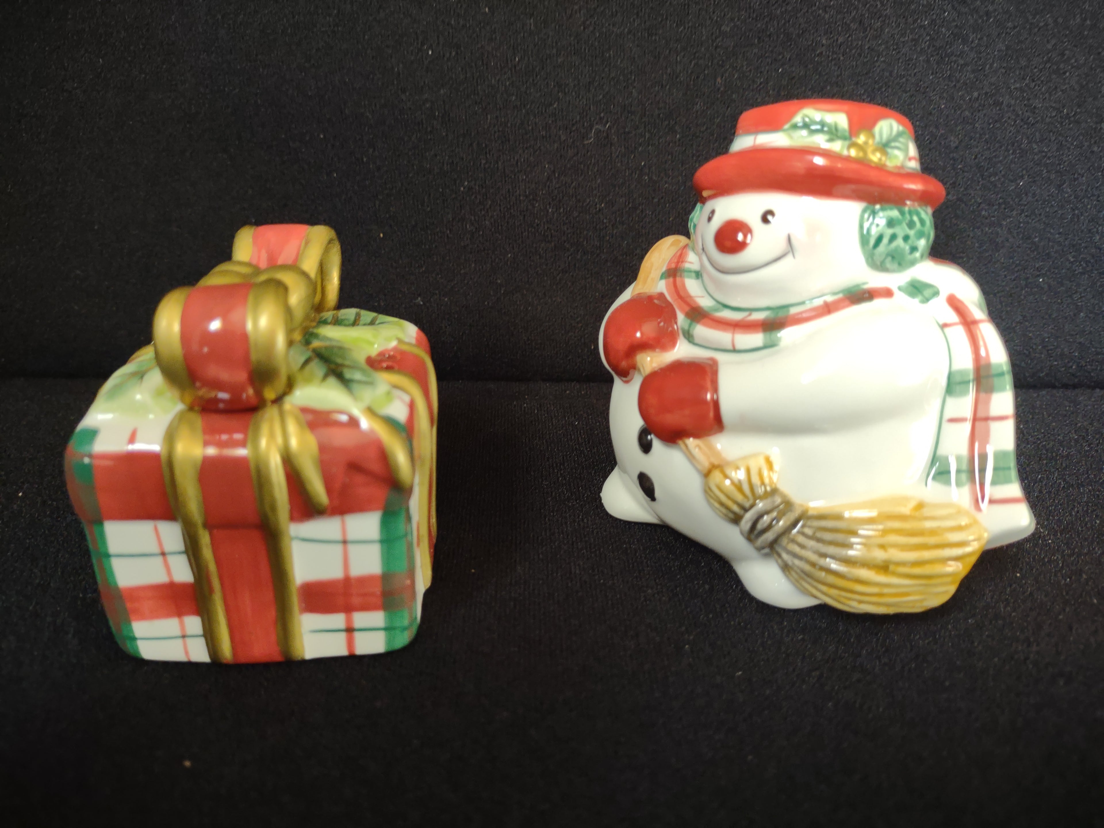 Fitz and Floyd Christmas Salt and Pepper Plaid Snowman Shakers (lot 1521)