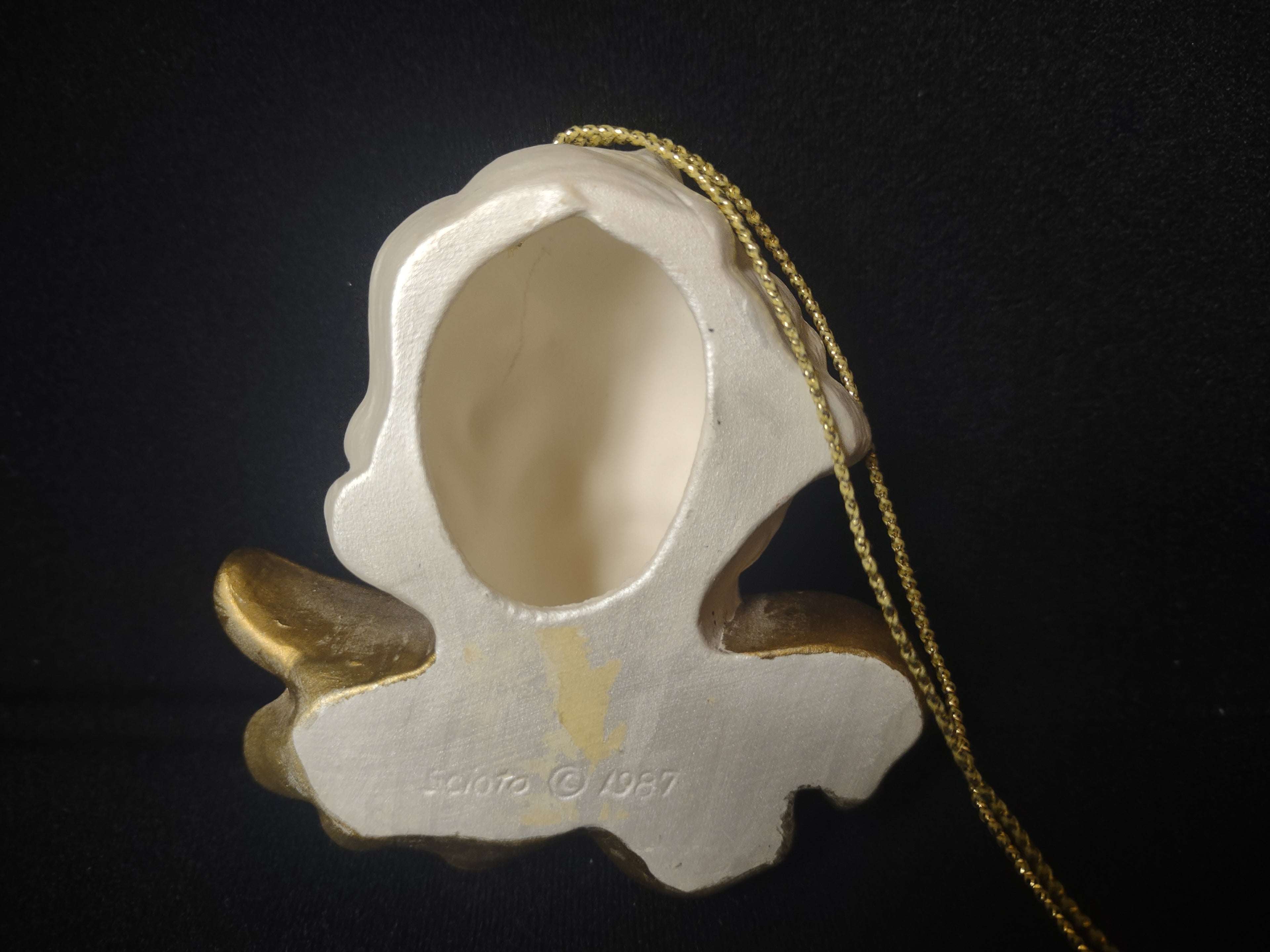 Scioto 1987 Vintage Cherub Ceramic Christmas Ornament (lot 1616)