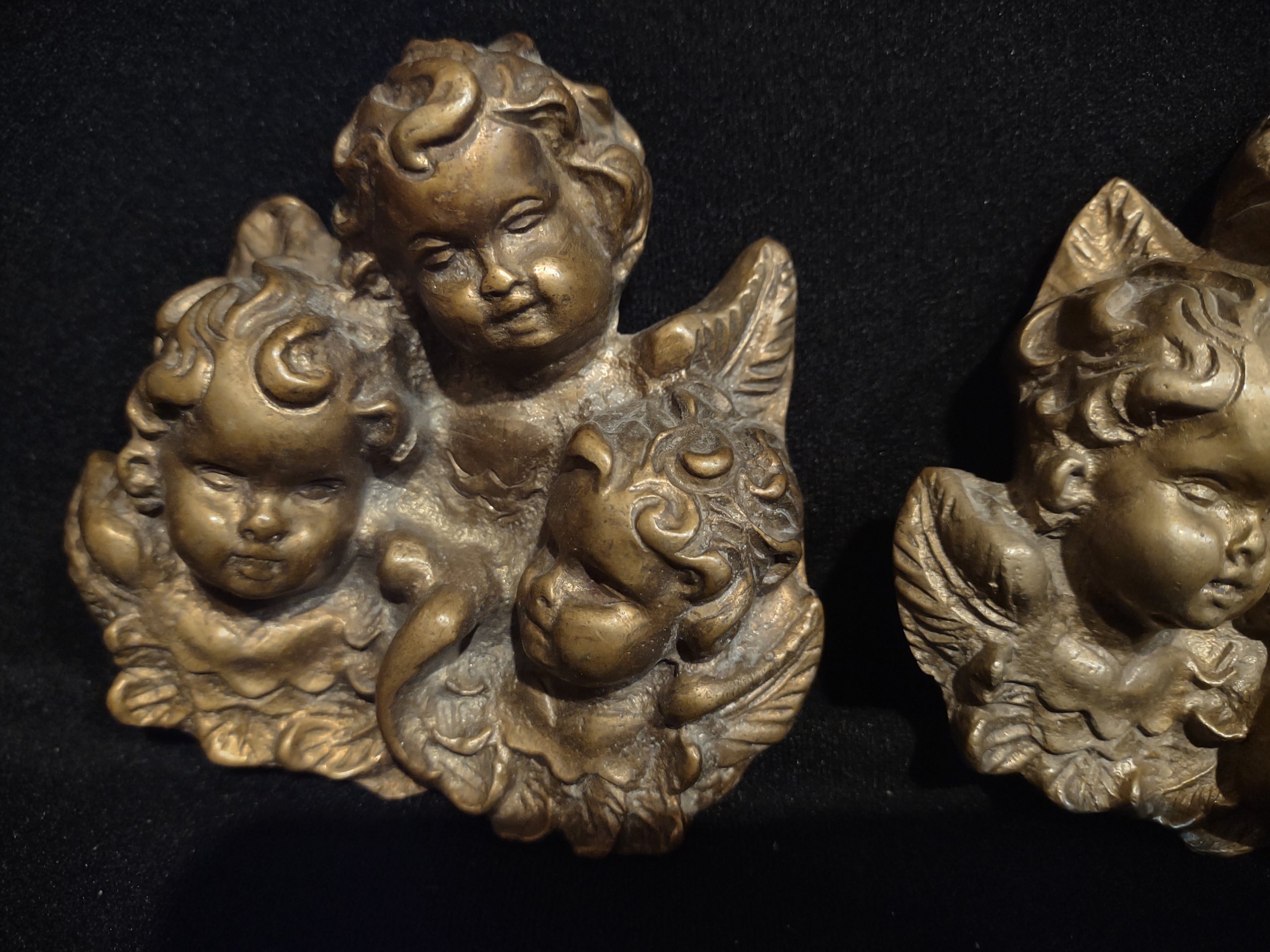 Vintage Set of 2 Brass Wall Hanging Angels 4" (lot 2548)