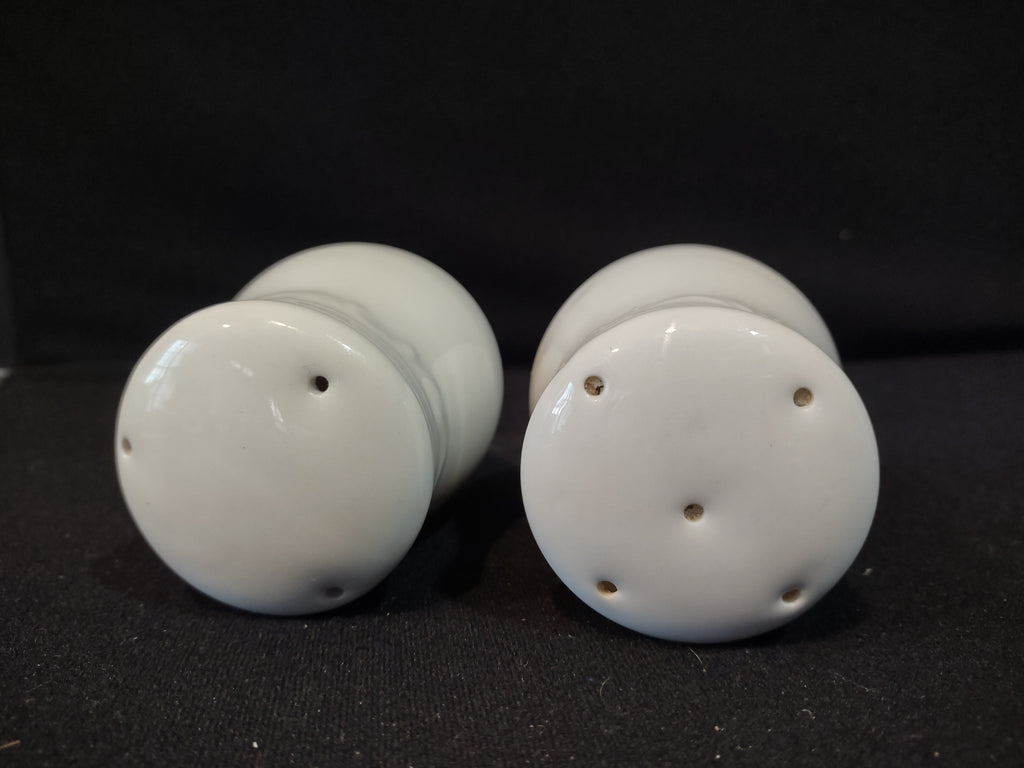 Vintage Salt and Pepper Shaker White Ceramic Scroll (lot 5379)