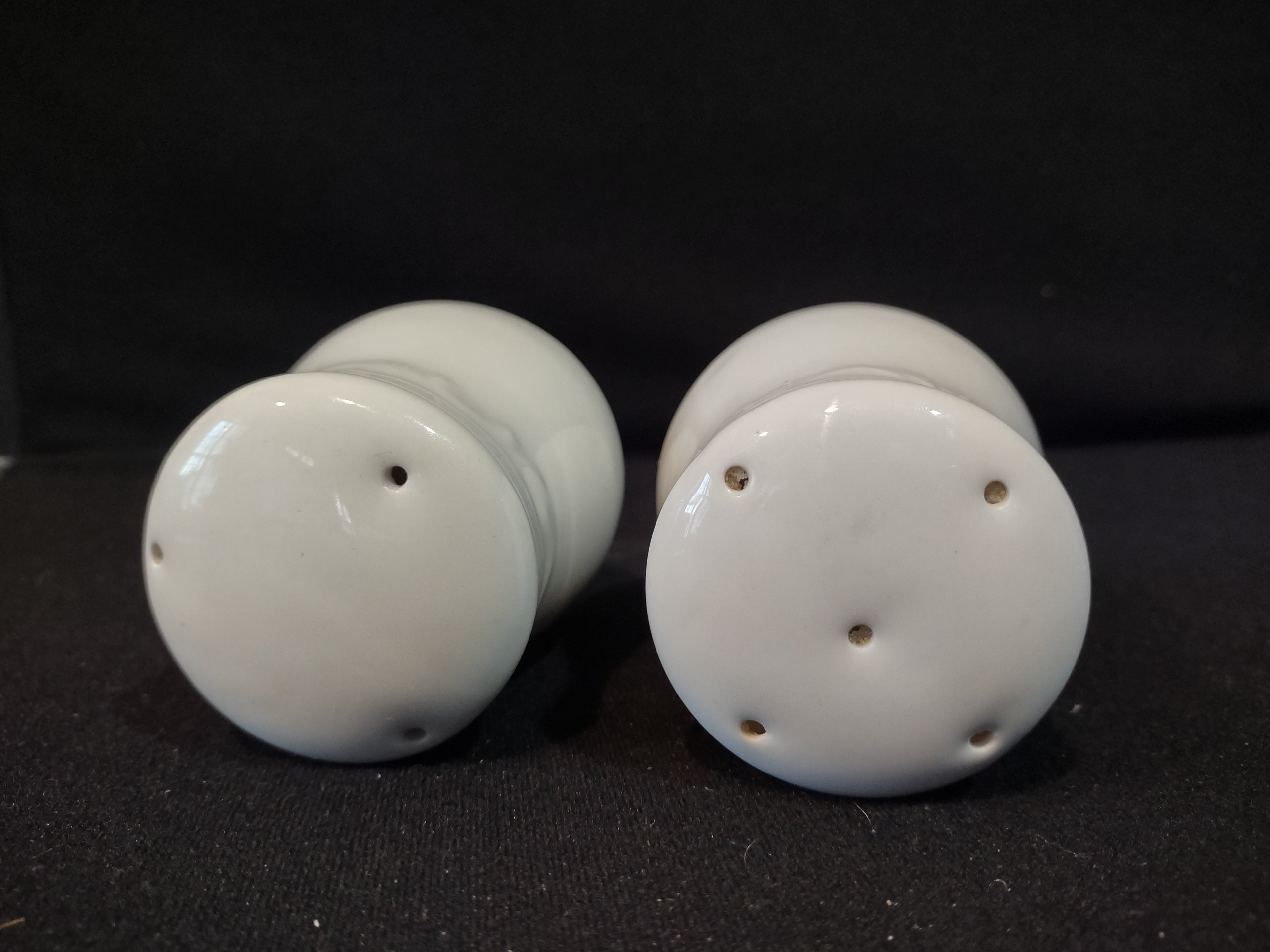 Vintage Salt and Pepper Shaker White Ceramic Scroll (lot 5379)