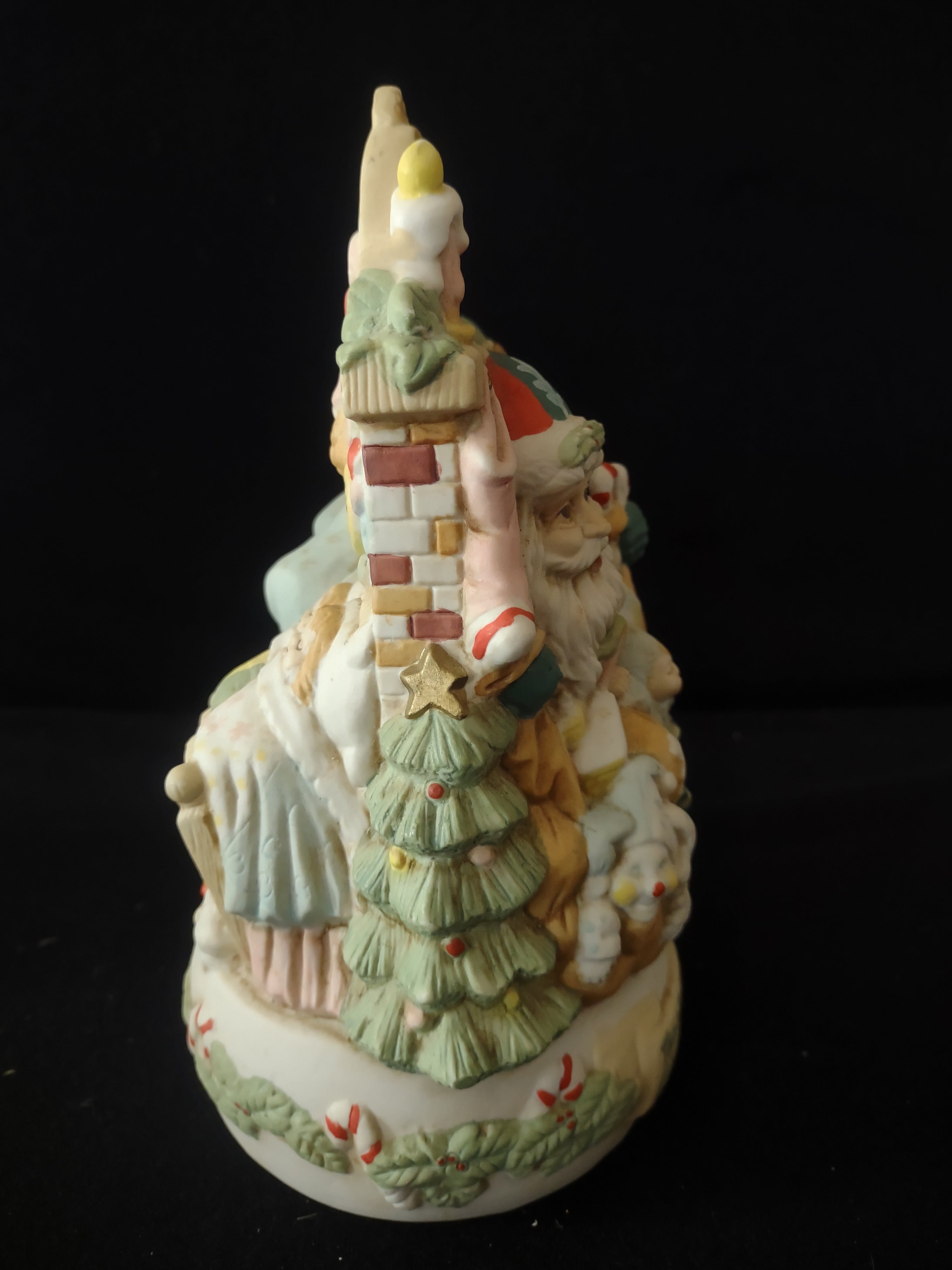 Vintage Porcelain Music Box Plays Santa Claus Is Coming To Town (Lot 3553)