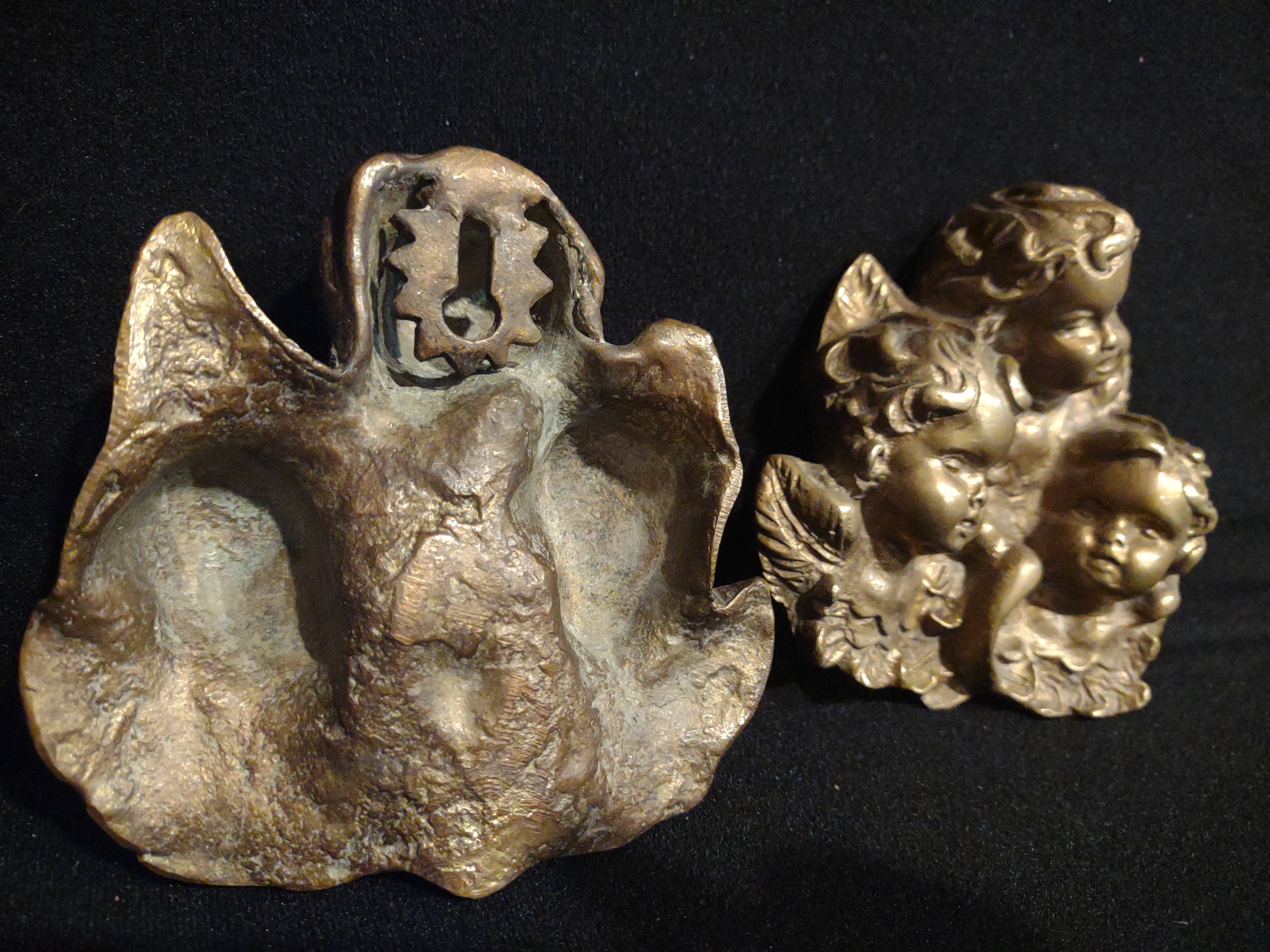 Vintage Set of 2 Brass Wall Hanging Angels 4" (lot 2548)