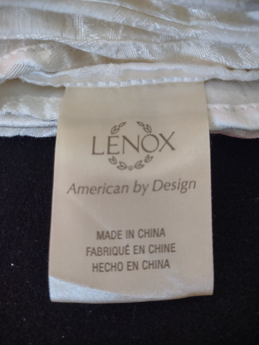 Vintage Lenox Christmas 70" Round Tablecloth Holly Red Green Ribbon (Lot 4371)