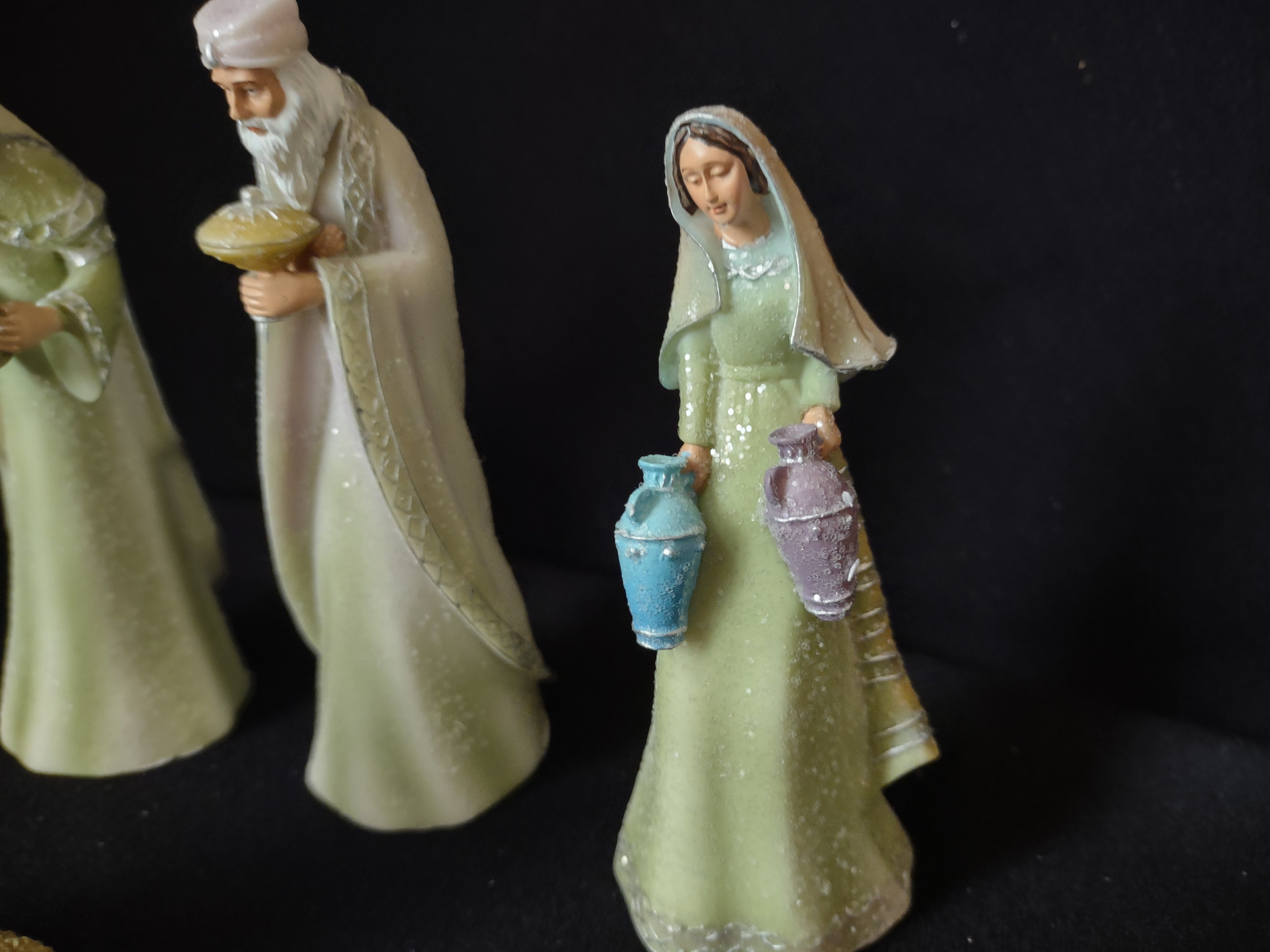 Nativity Hawthorne Village King Gaspar Melchior Lady w Urns Camel Lamb (lot 2288)