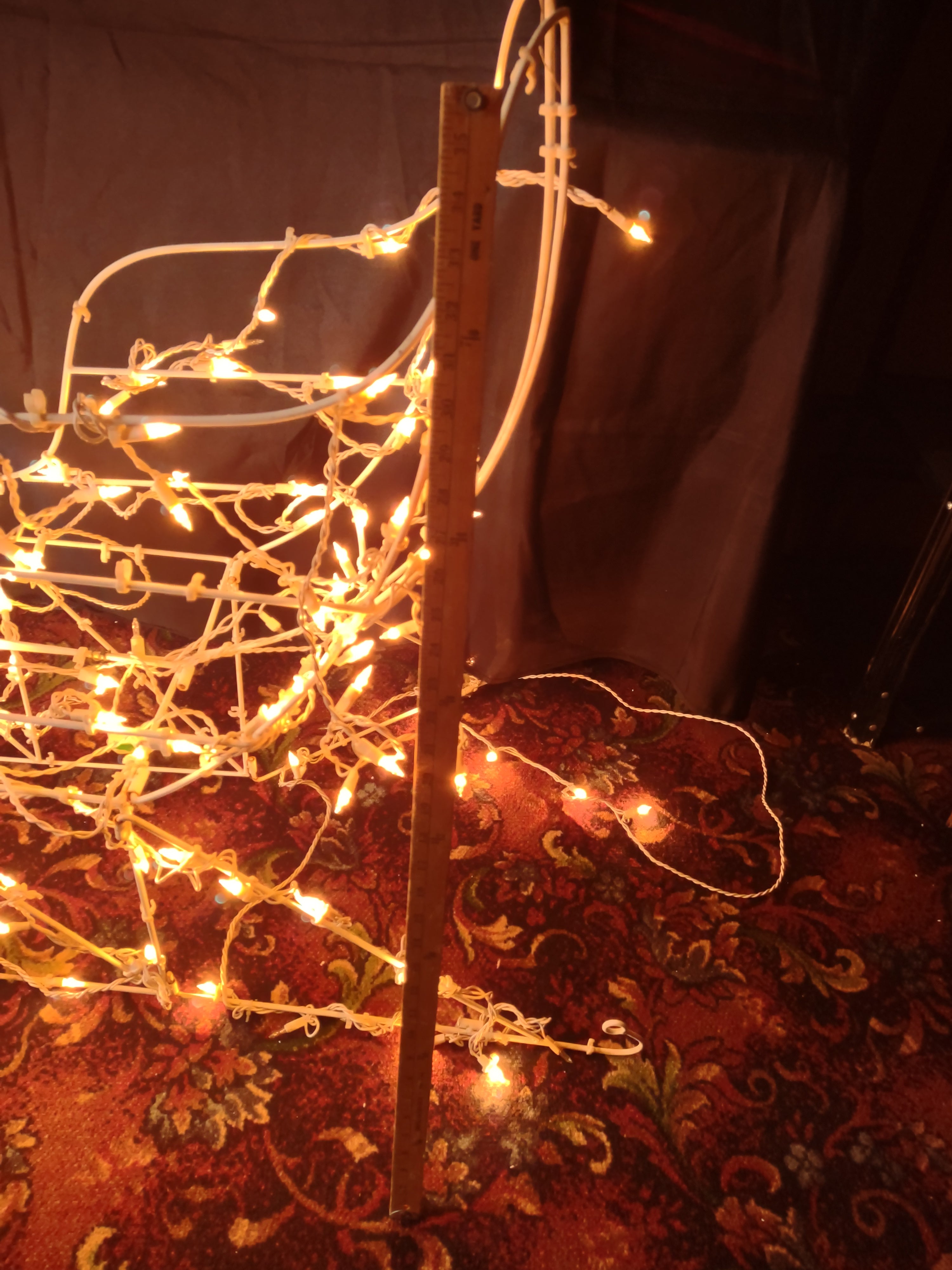 Vintage Christmas Santa Sley White Outdoor MOSTLY Lights Up (lot 3482)