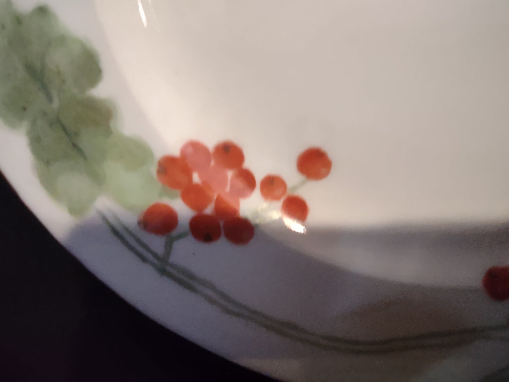 Haviland France Limoges Luncheon Plate Cranberries Christmas (lot 1008)