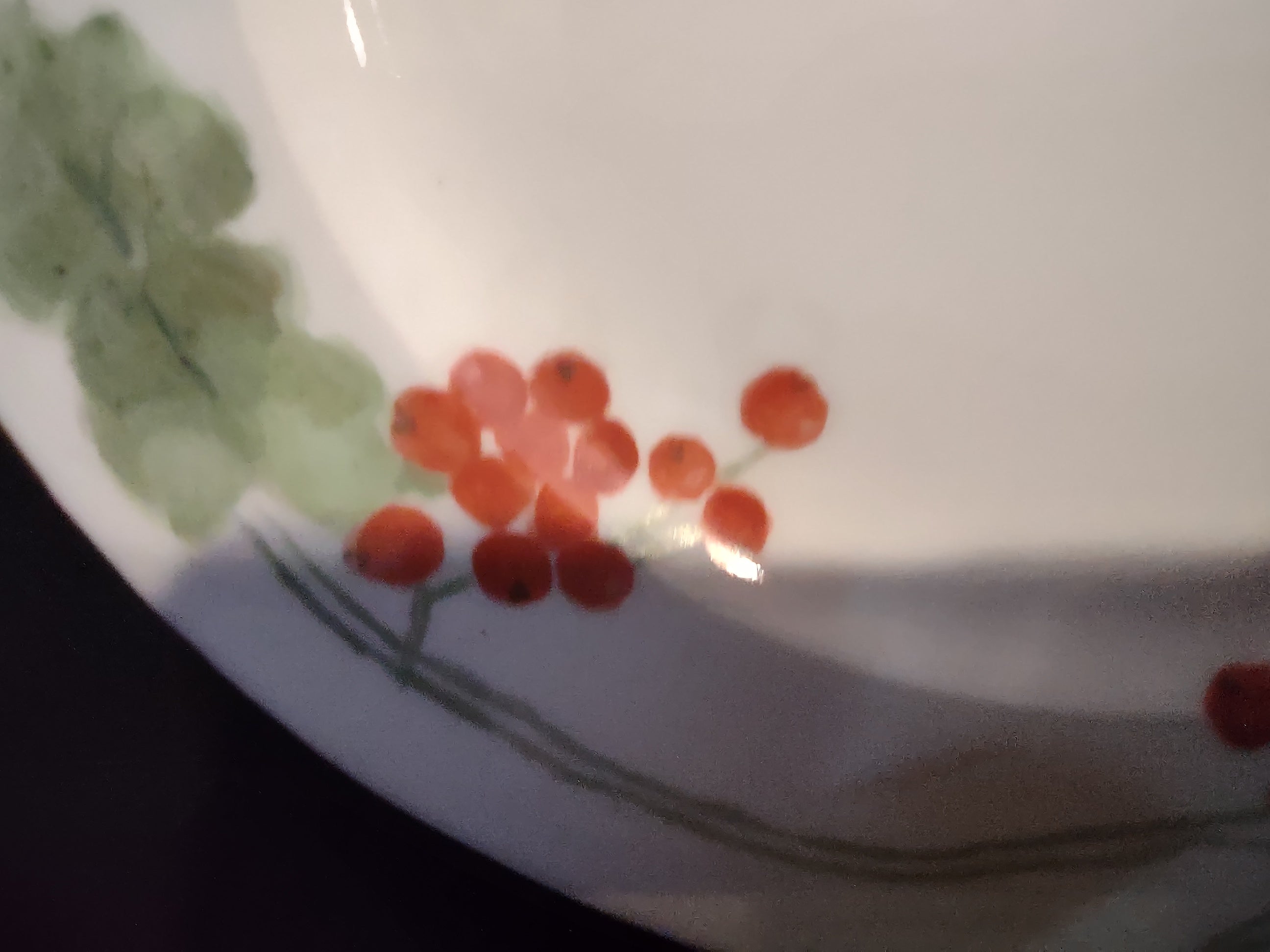 Haviland France Limoges Luncheon Plate Cranberries Christmas (lot 1008)