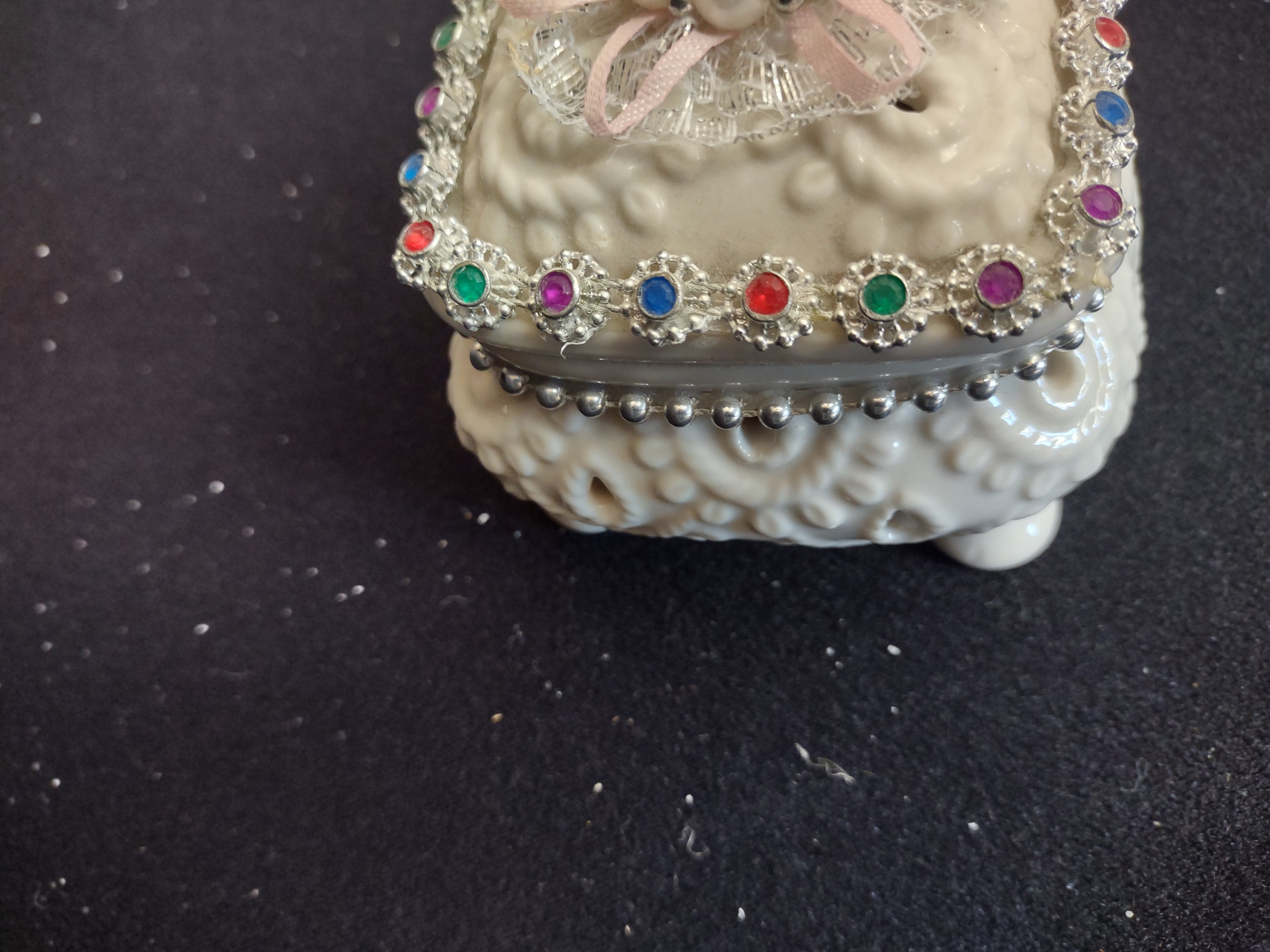 Ceramic Trinket Box (lot 2376)