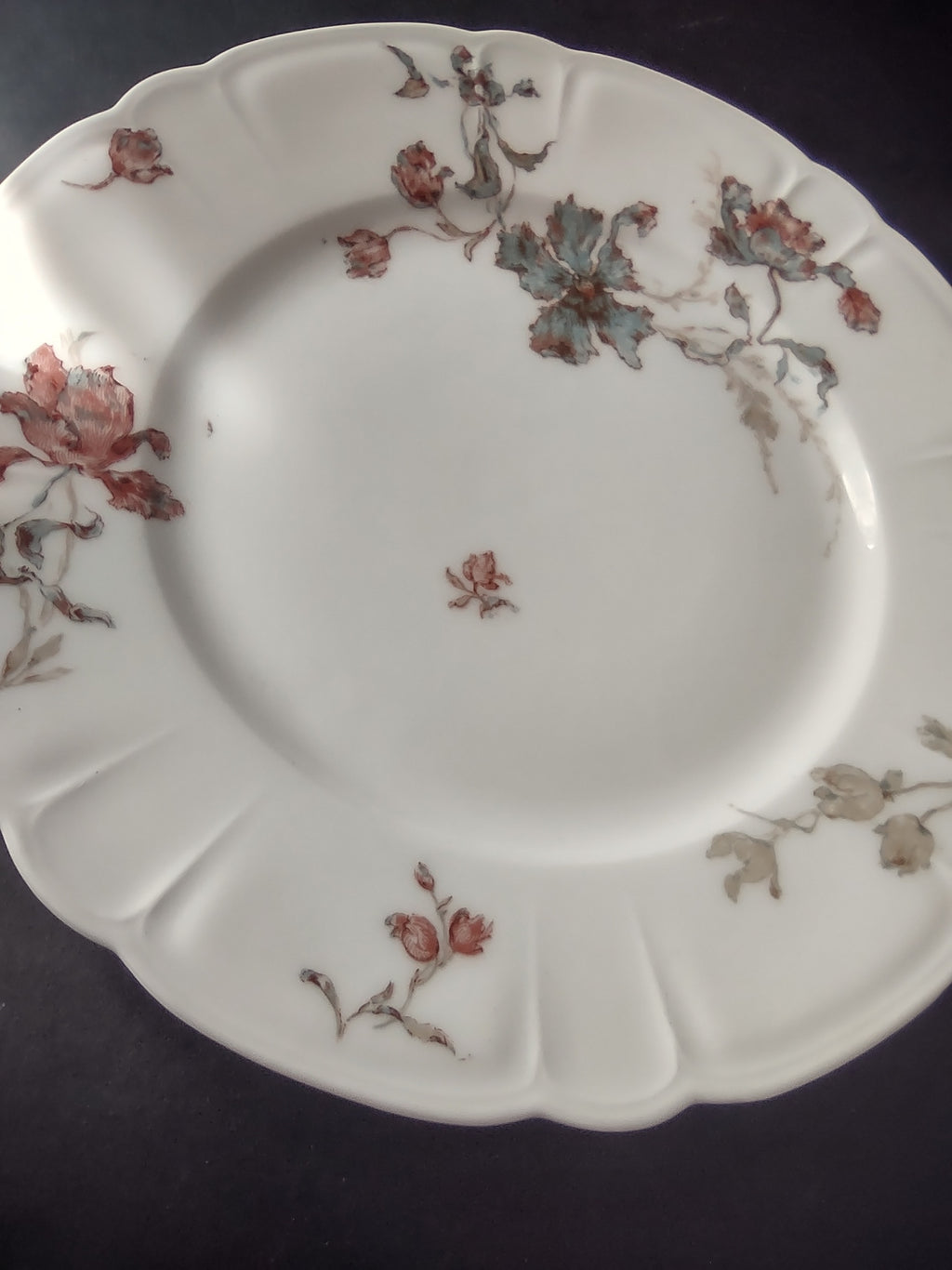 Antique 1889 Haviland Limoges Blue Red Flower Luncheon Plate (lot 949)