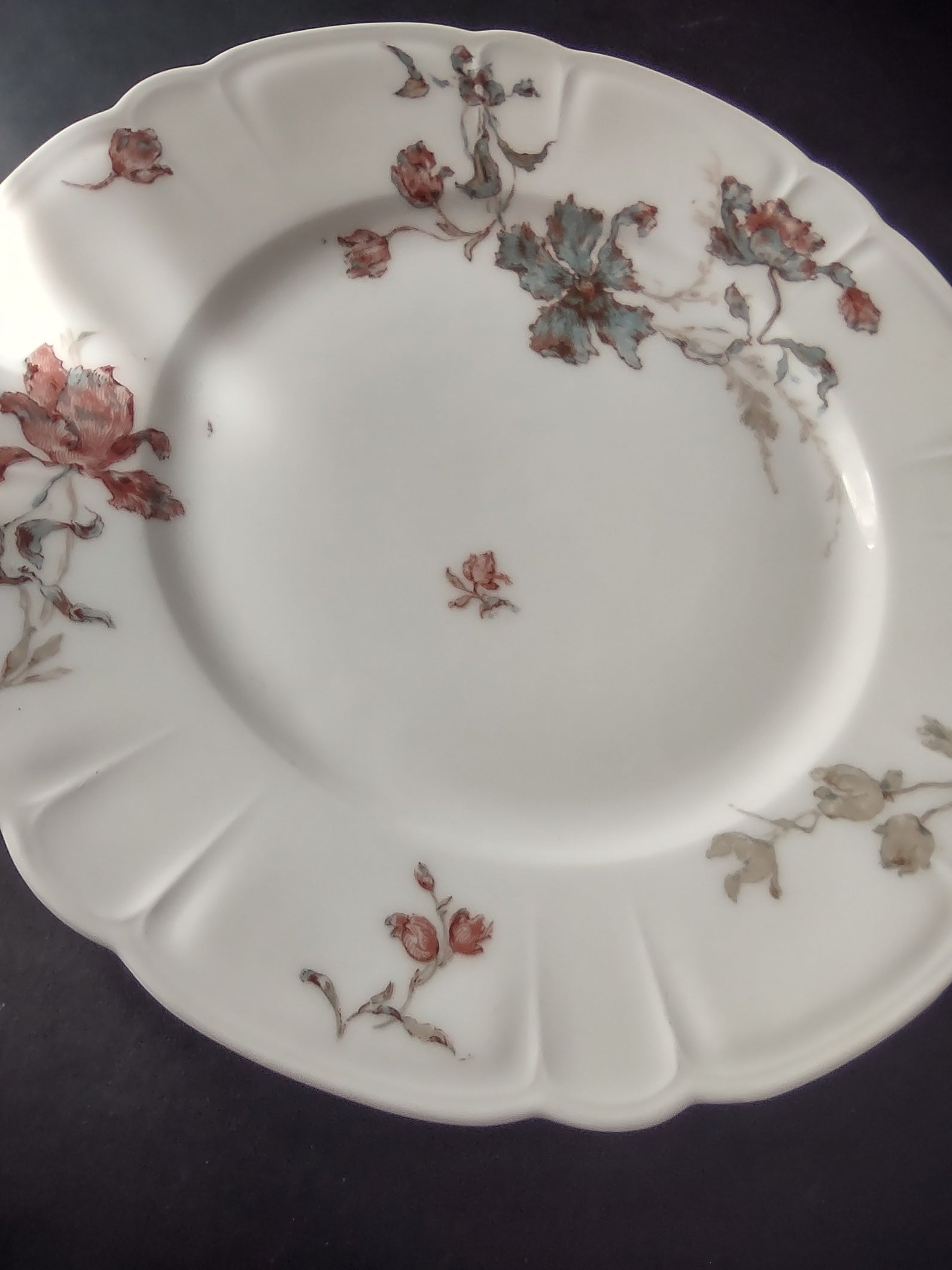 Antique 1889 Haviland Limoges Blue Red Flower Luncheon Plate (lot 949)
