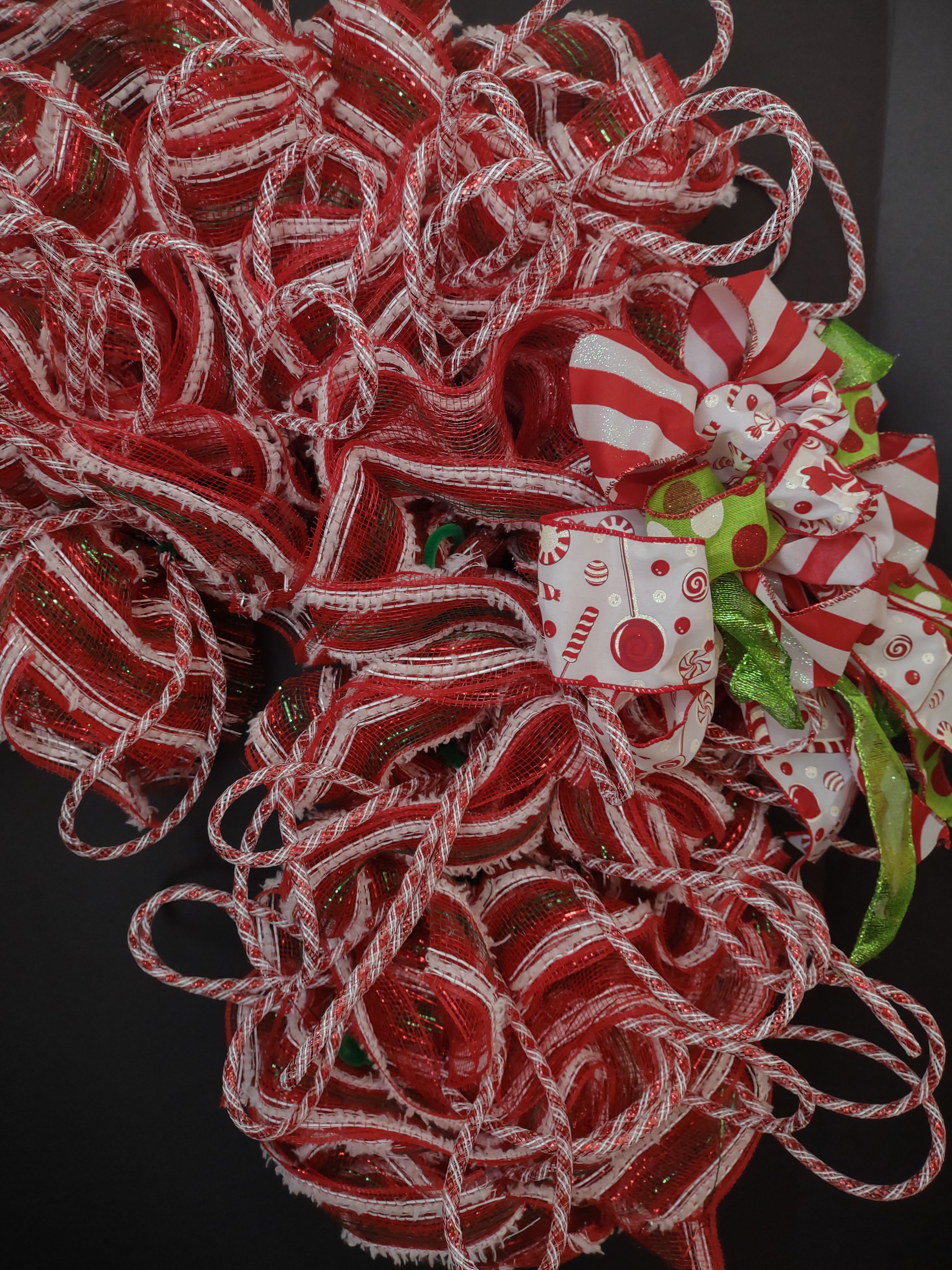 Christmas Mesh Ribbon Decor Candy Cane Wreath Handmade (lot 1410)