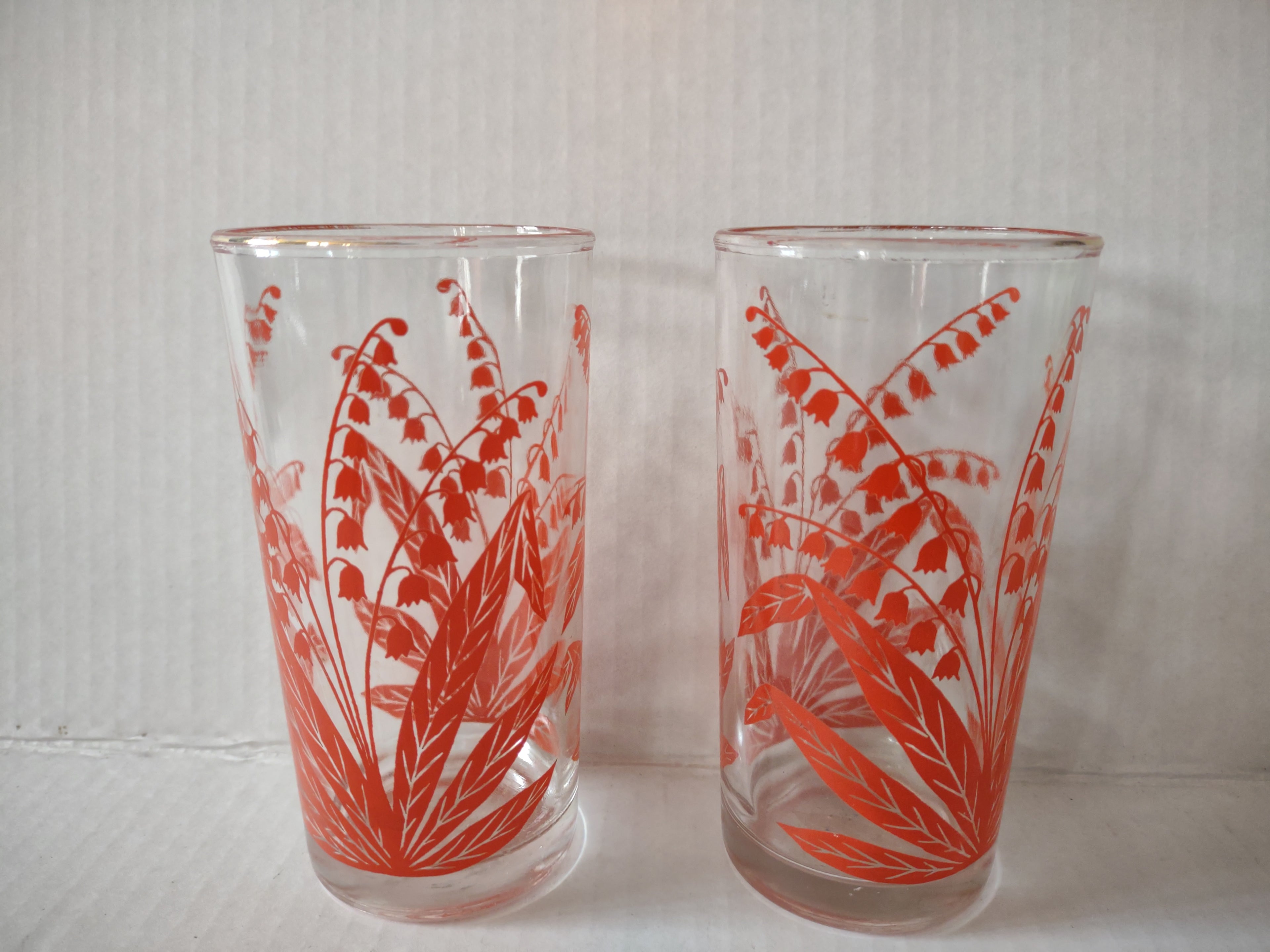 Vintage MCM Lilly of the Valley Red Drinking Tumbler Glass x 2 (lot 5163)