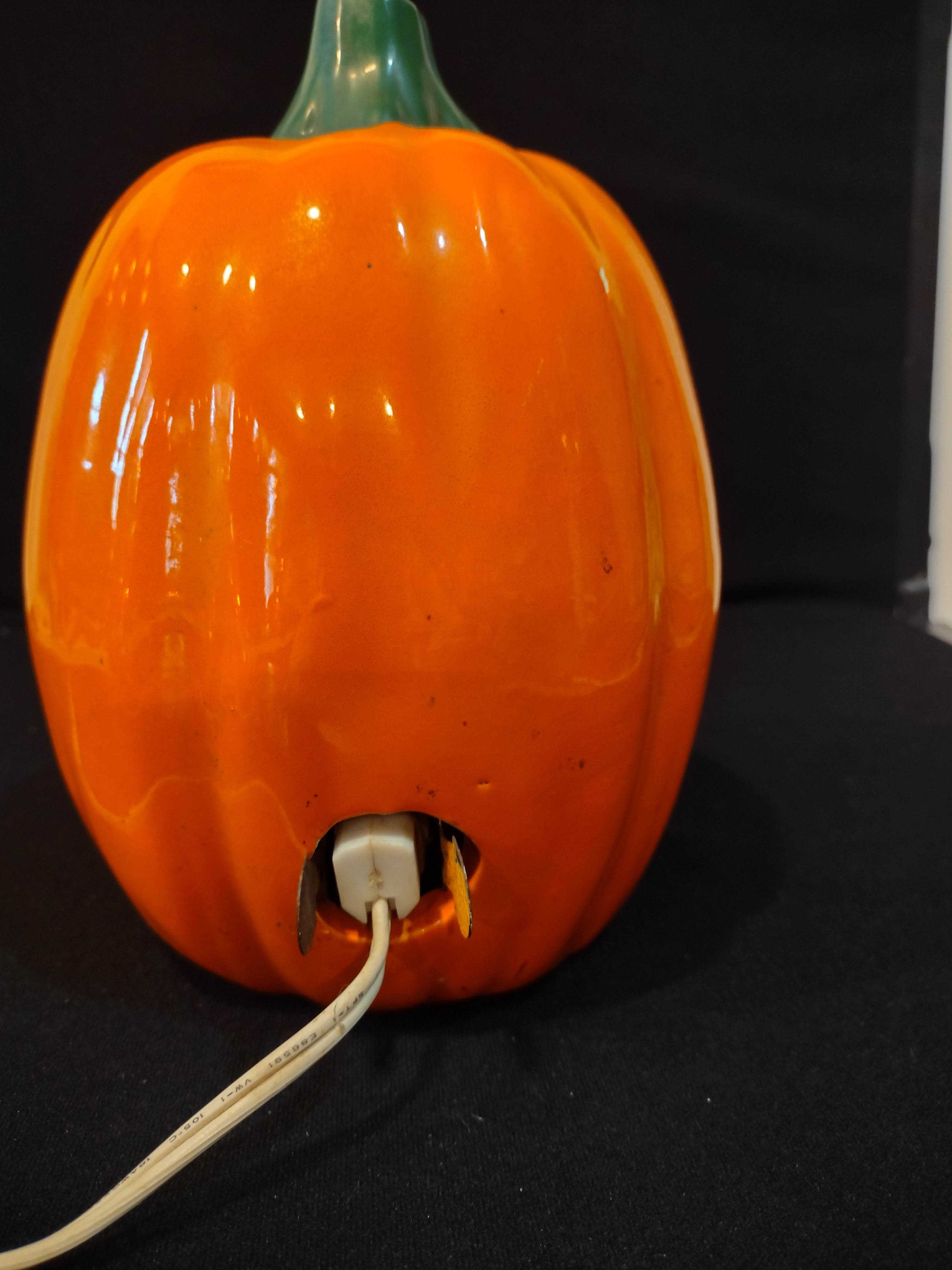 Vintage Ceramic Lighted Smiling Pumpkin (Lot 3109)