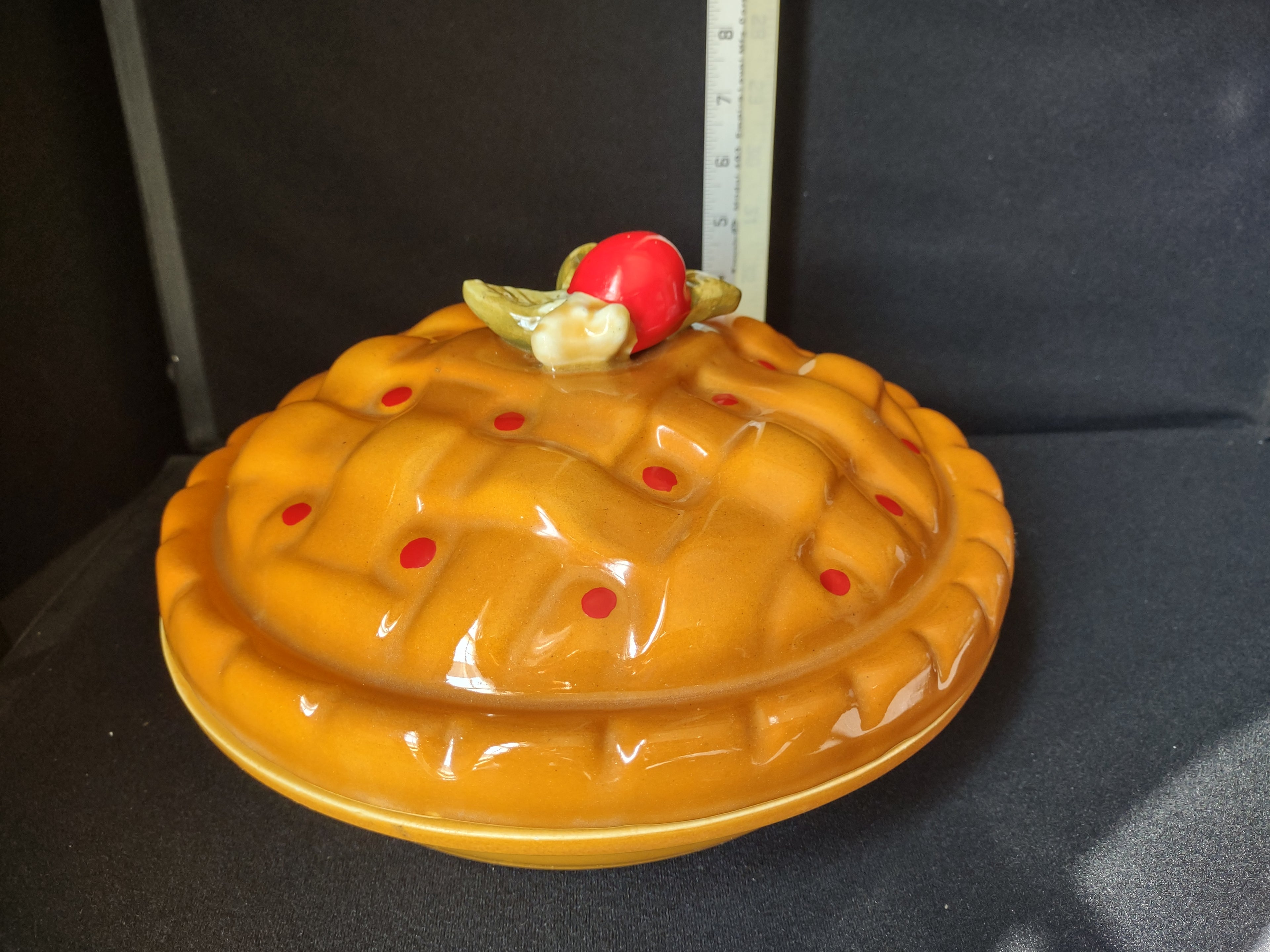 Vintage Ceramic Cherry Pie Saver Pan Holder 11" with Lid (lot 2223)