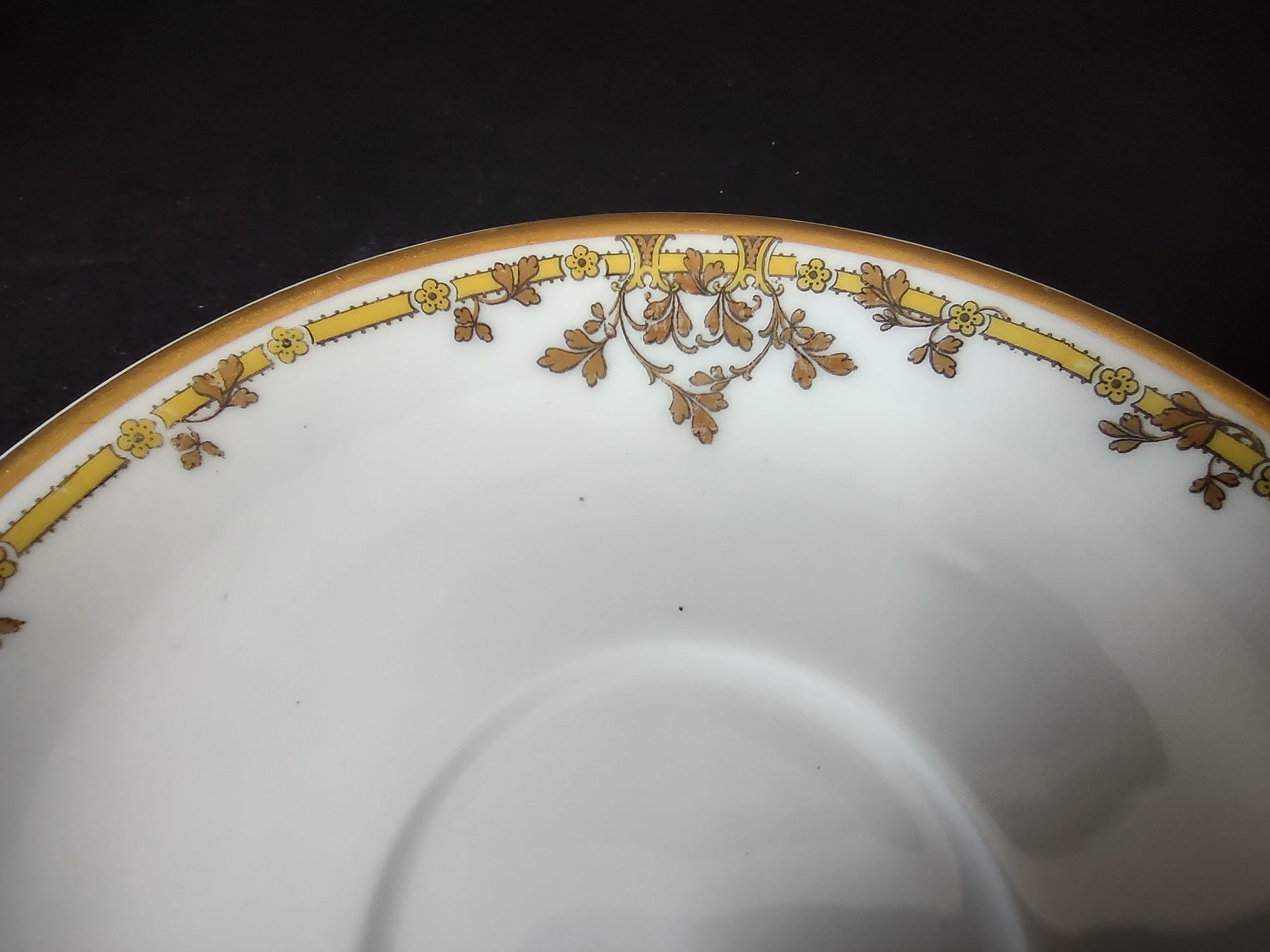 Haviland Limoges Saucer Brown Yellow Design (lot 1054)