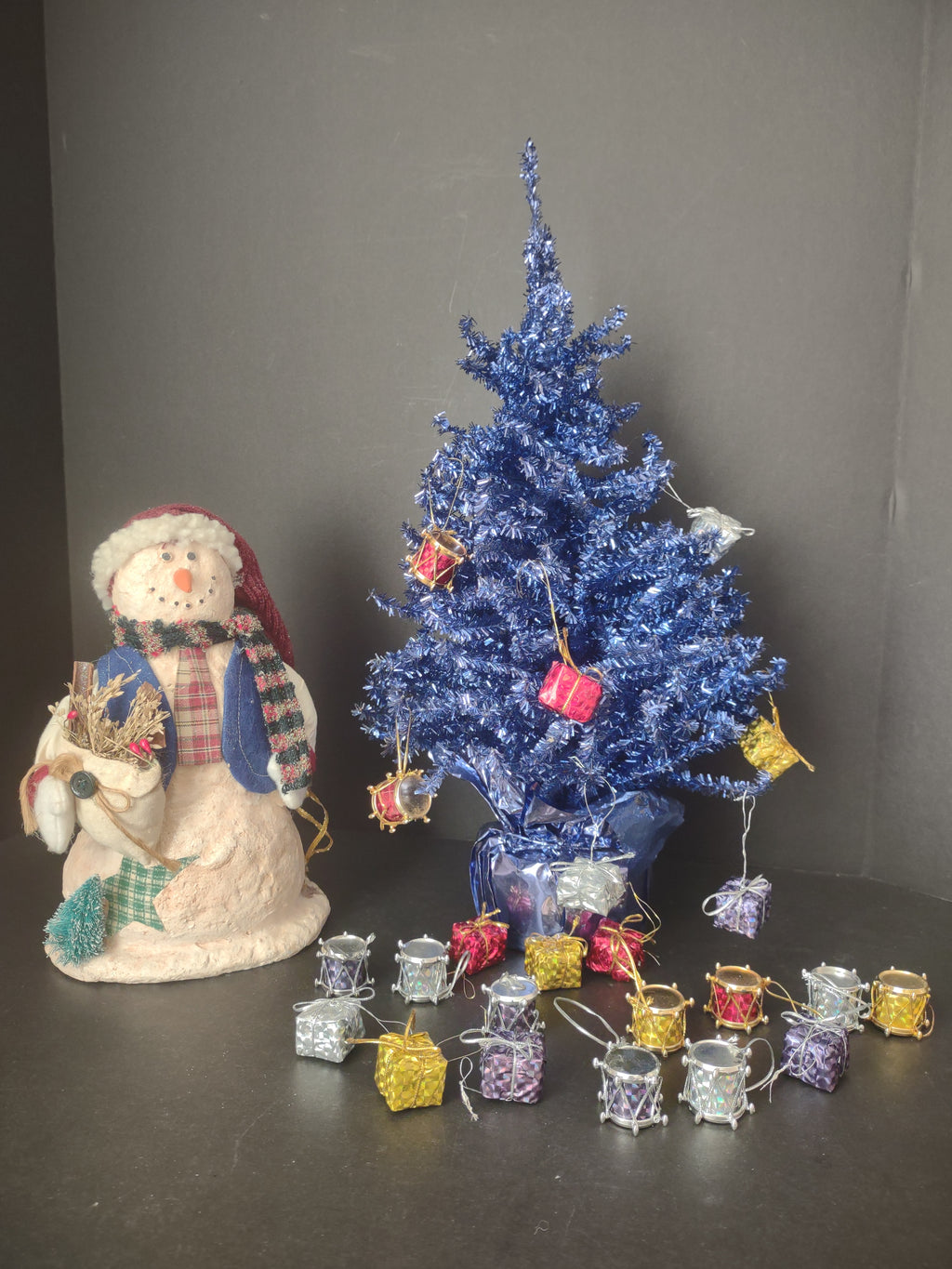 Christmas Snowman Tinsel Blue Small Tree Decor (lot 1278)