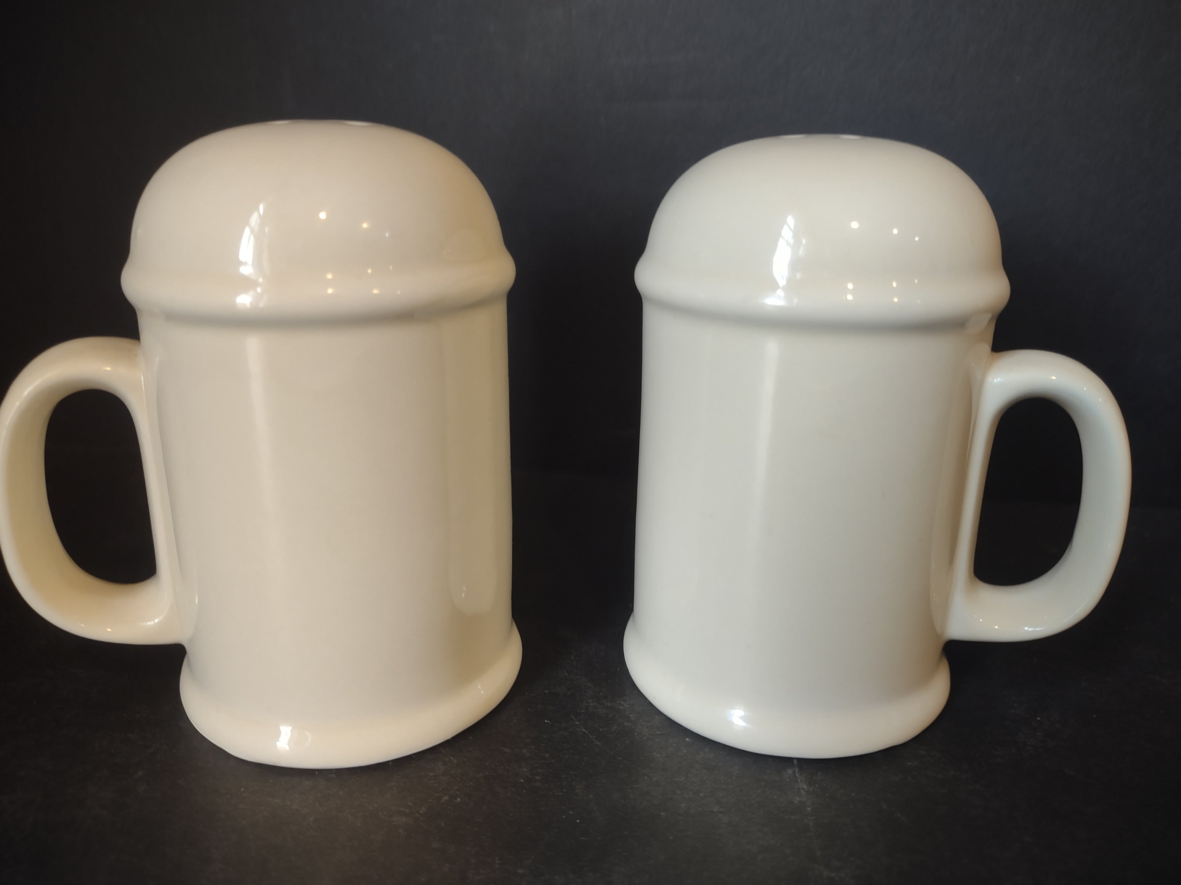 Vintage Heartland Salt Pepper Shaker with Handles House Farm Cottage (lot 2879c)