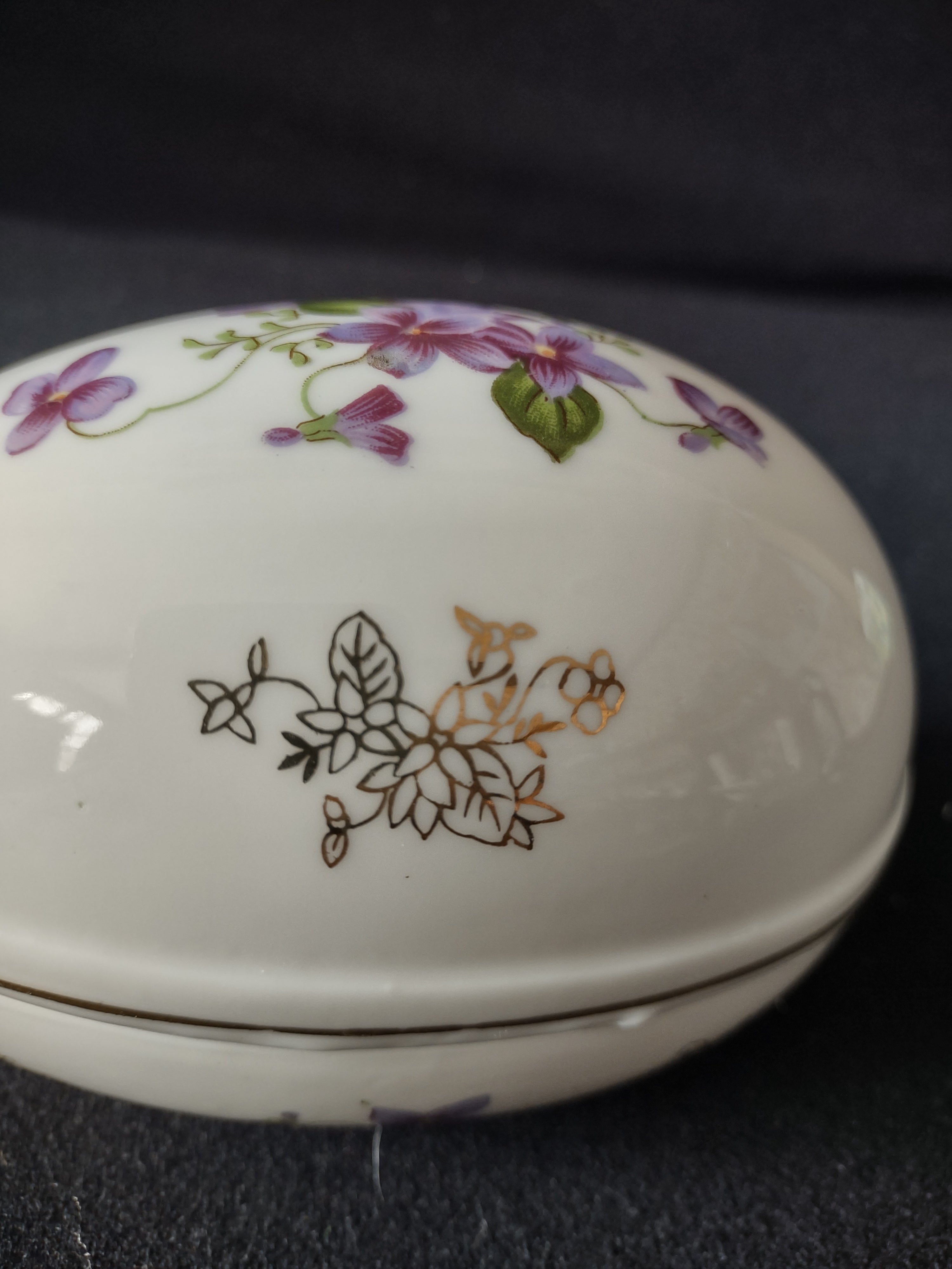 Vintage Lefton China Porcelain Egg Trinket Box Violet Floral Gold Trim (Lot 5069