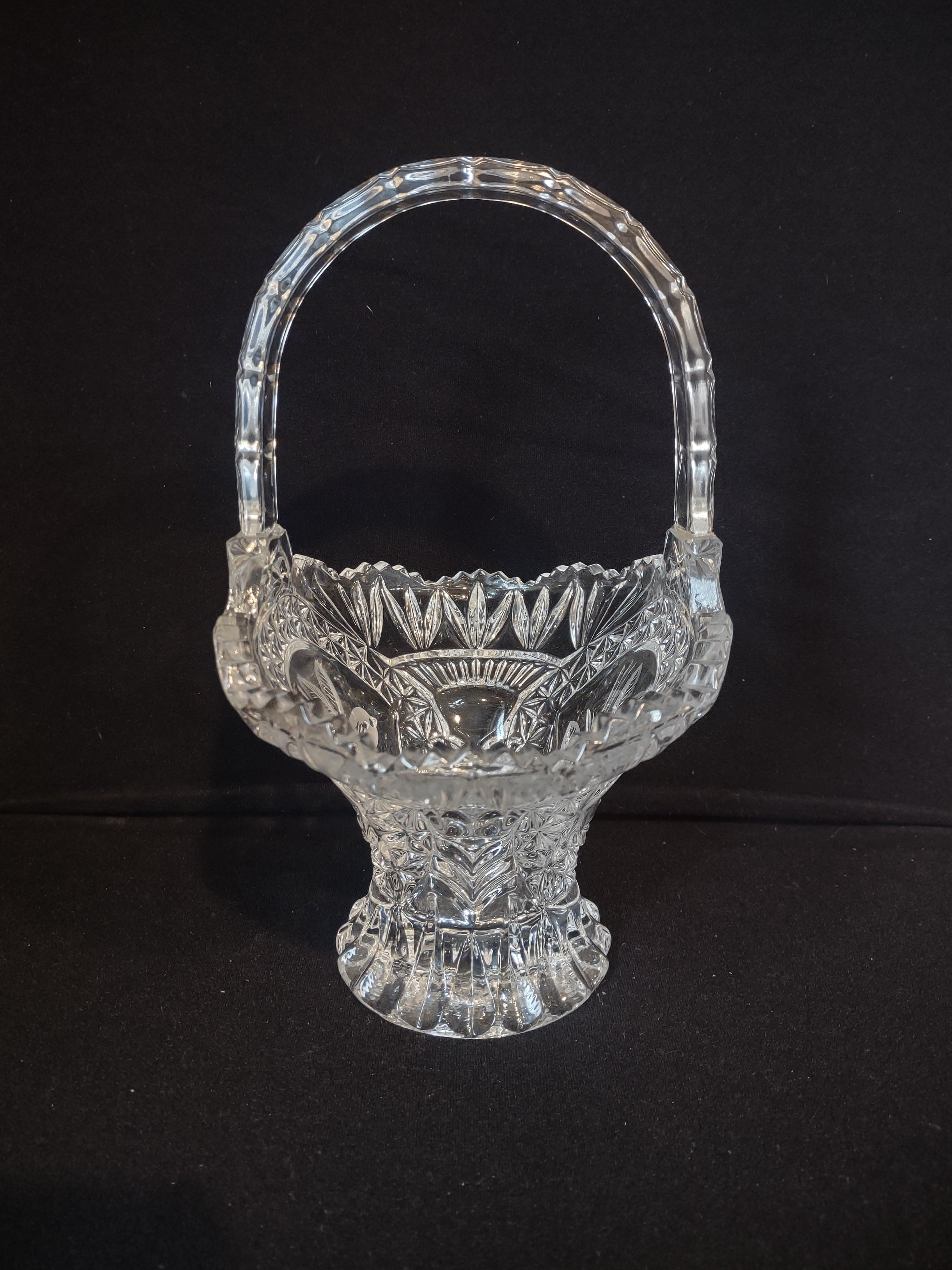 Hofbayer Byrdes Crystal Candy Dish with Handle (lot 2500c)