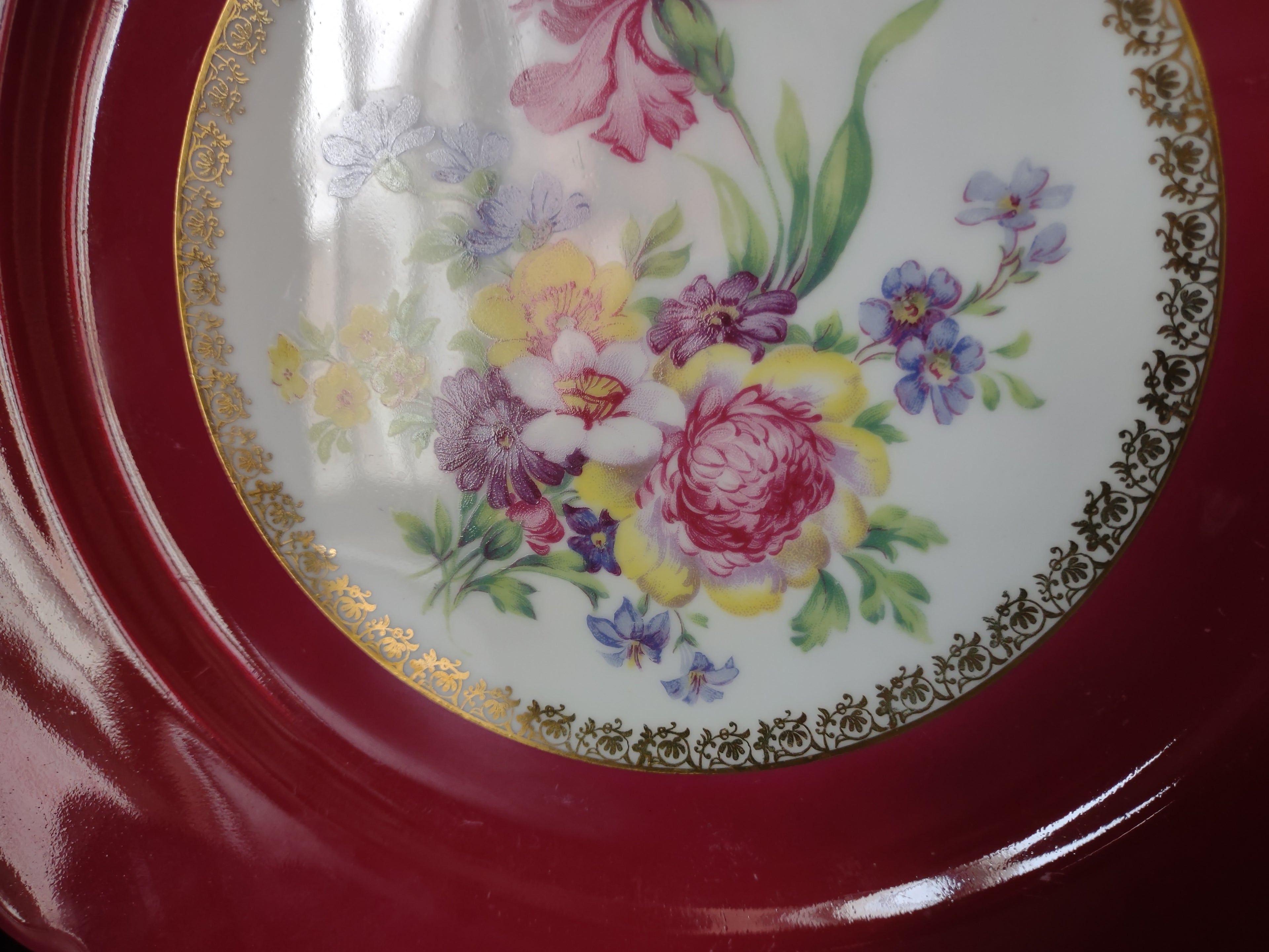 Vintage Czechoslovakia Victoria Maroon Red Dinner Plate Carnation (lot 5646)