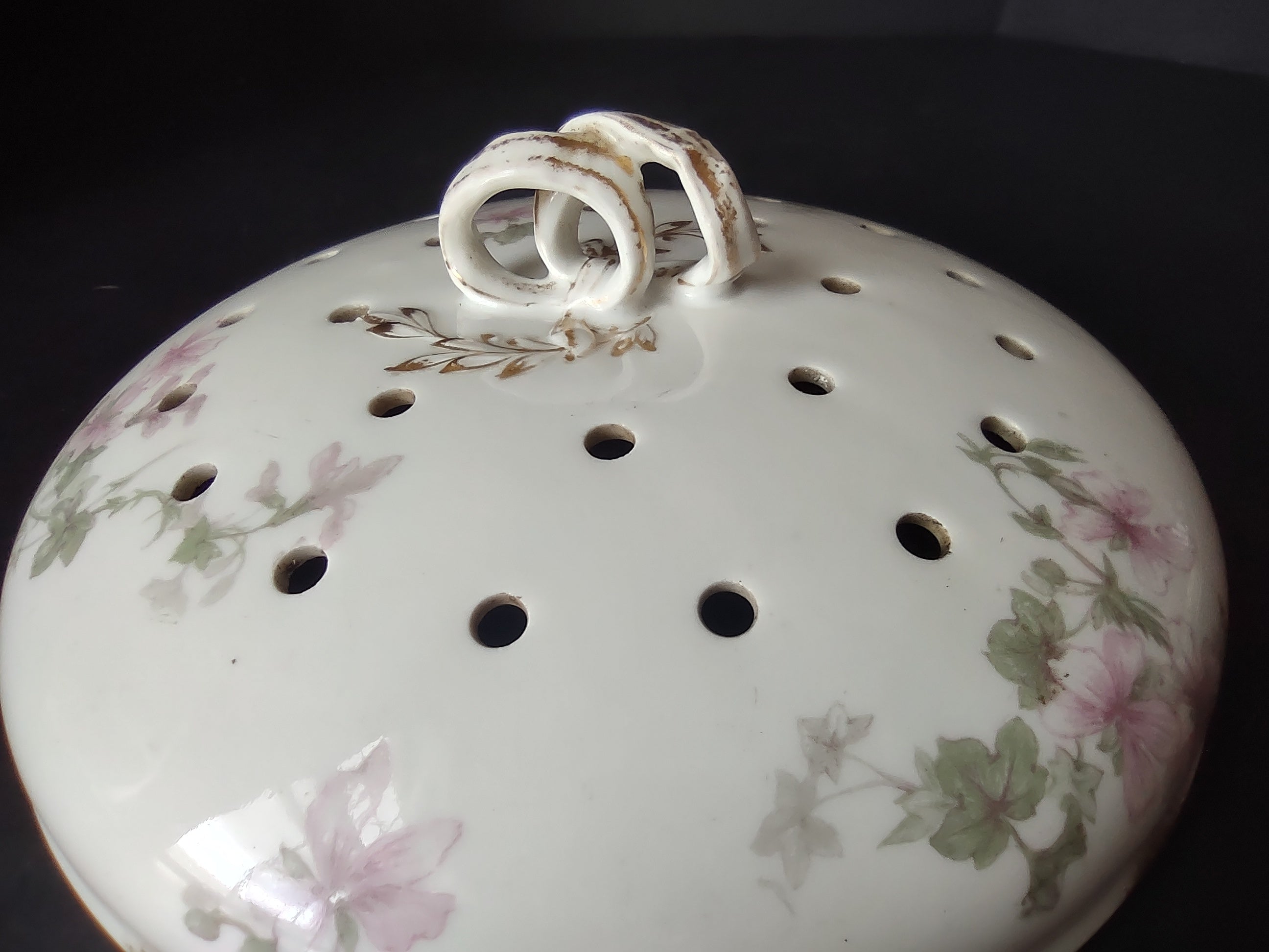 Haviland France Limoges Pancake Lid ONLY Floral Round 7" IMPERFECT (lot 1024)