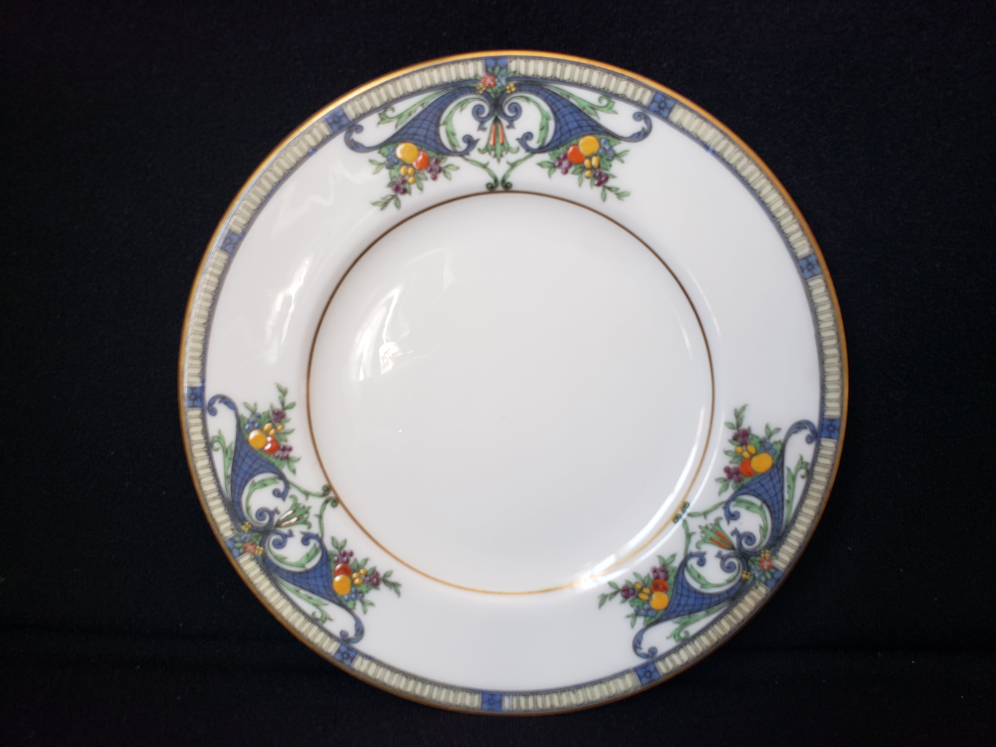 Vintage Royal Worcester Bread or Dessert Plate 6" (lot 2074)