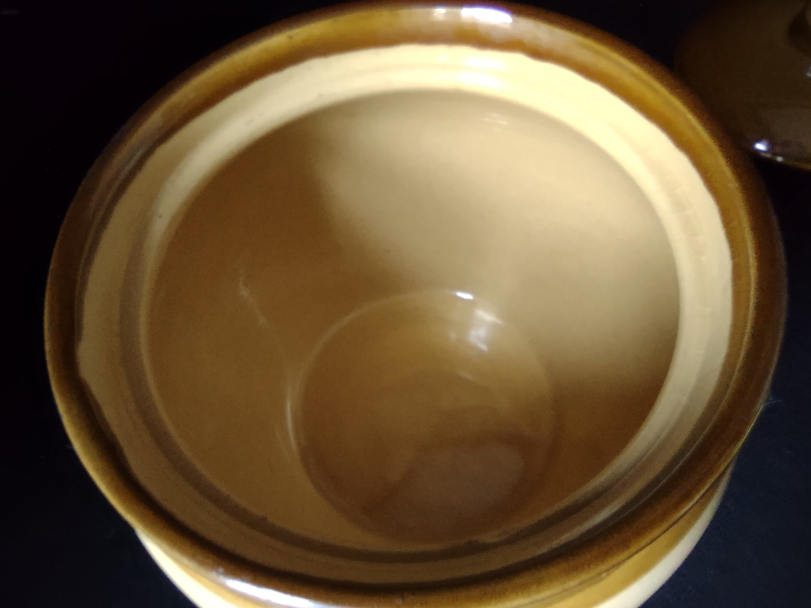 Granville VIntage Bean Pot Pottery with Lid made in England (lot 2774c)