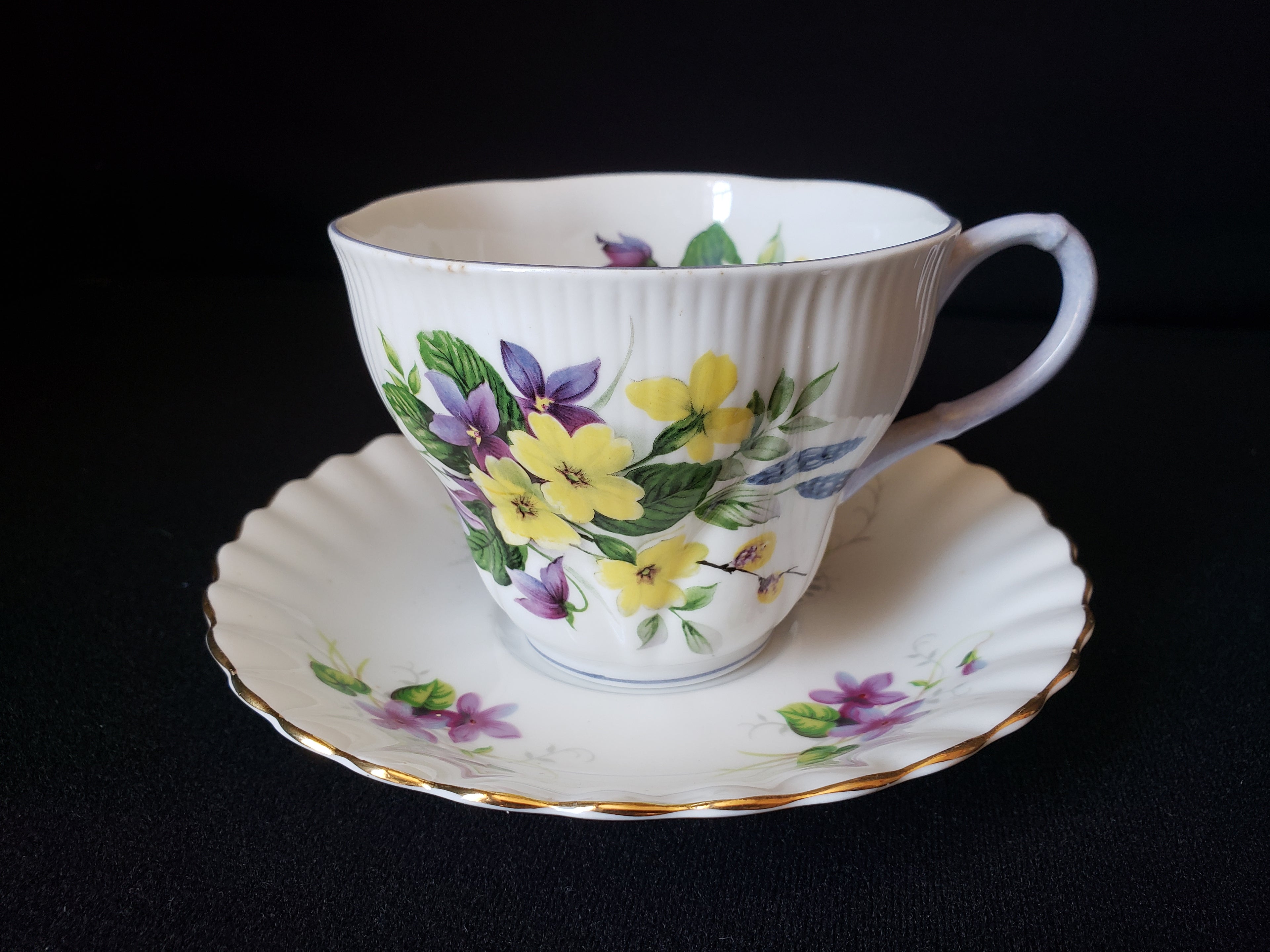 Royal Albert Tea up with Saucer Violets (lot 2032)