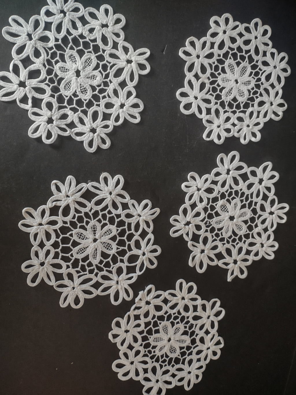Set of 10 Snowflake Doilies 6" White (lot 1755)