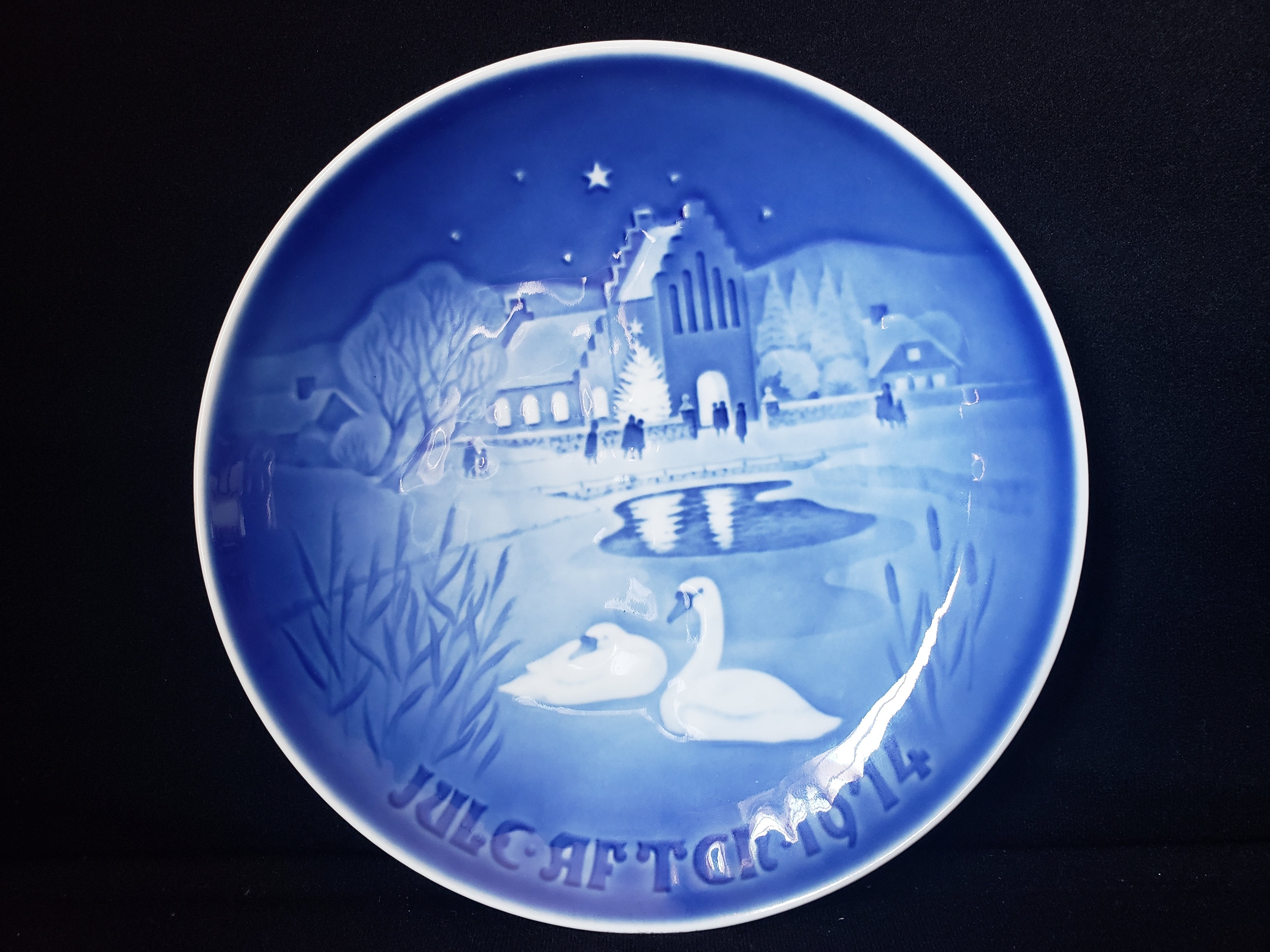 B & G Copenhagen Porcelain Wall Plate Christmas in the Village Blue (lot 2192)