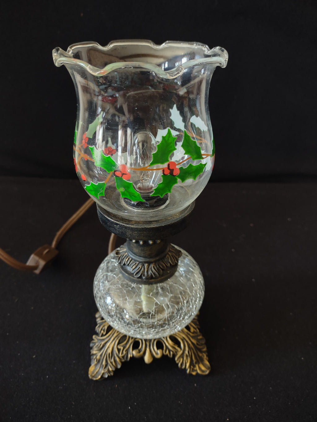Vintage Christmas Electric Hurricane Lamp Crackel Base Holly Shade (Lot 3823)