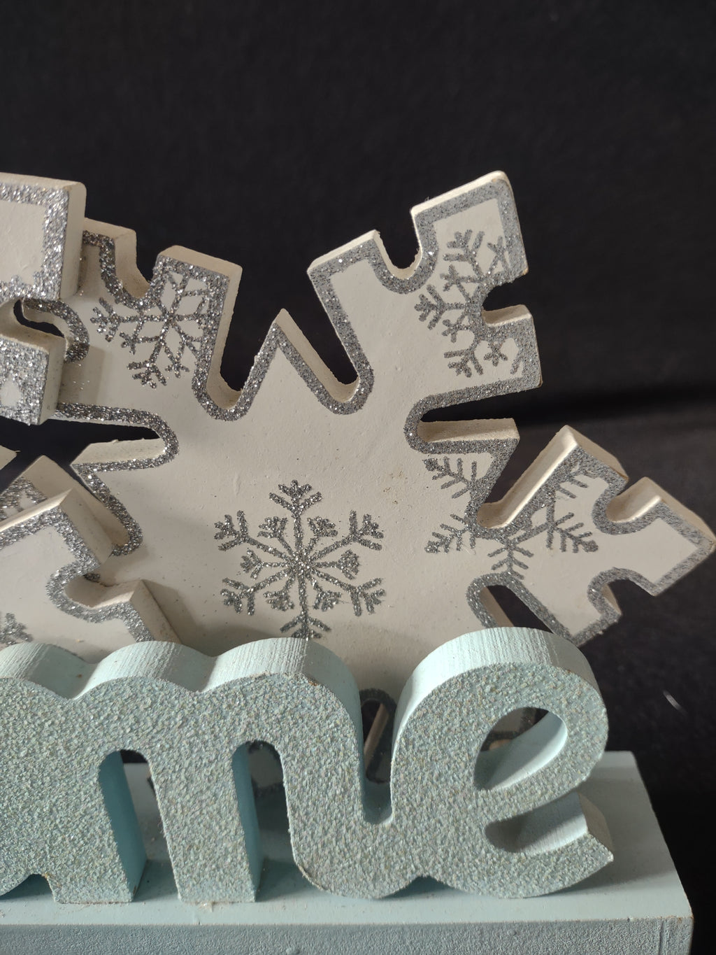 Christmas Winter Blue Welcome White Snowflakes Glitter Wooden Sign (Lot 4511)