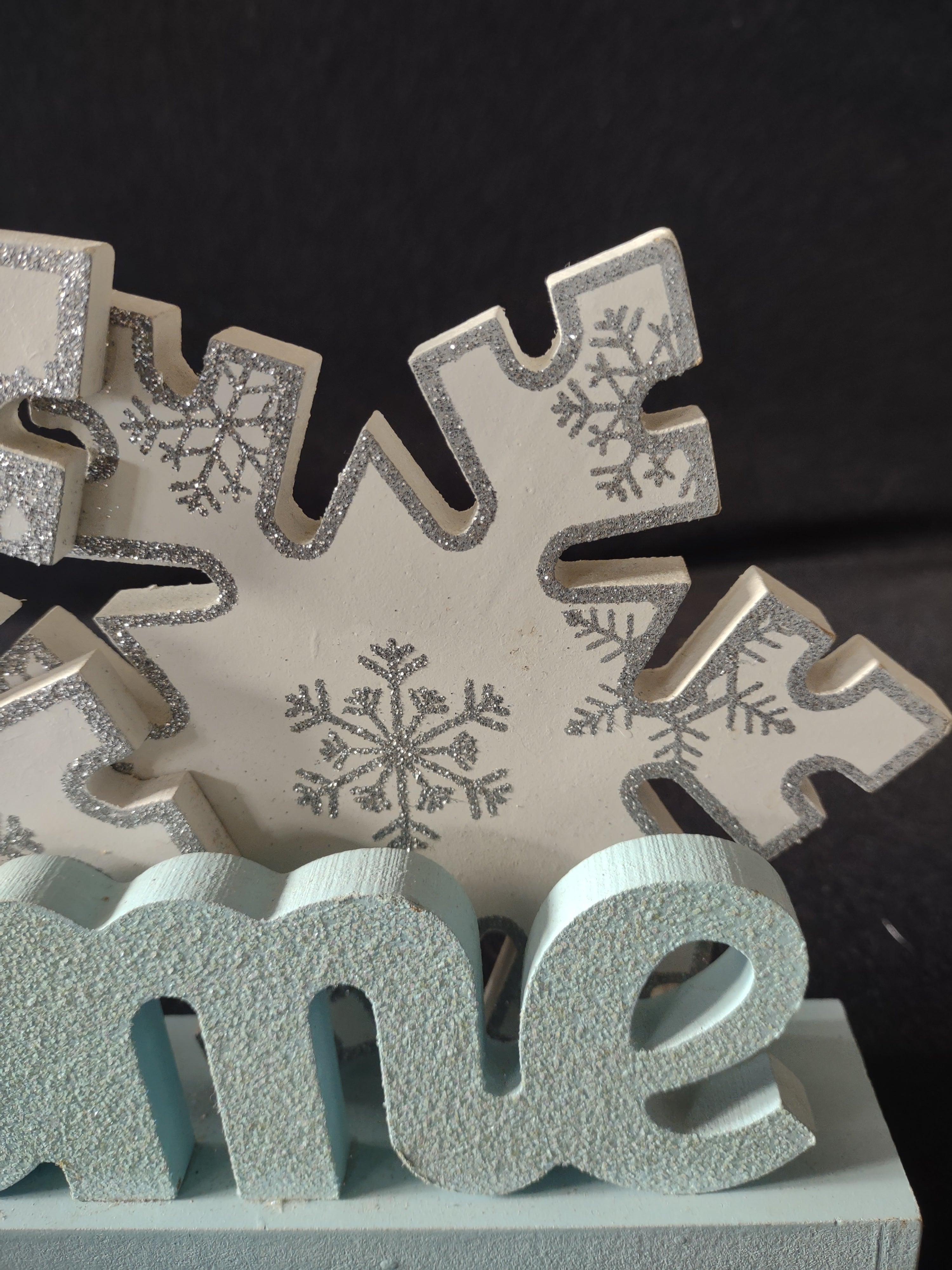 Christmas Winter Blue Welcome White Snowflakes Glitter Wooden Sign (Lot 4511)