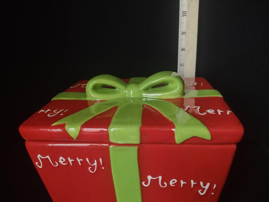Christmas Gift Box Cookie Jar (lot 1713)