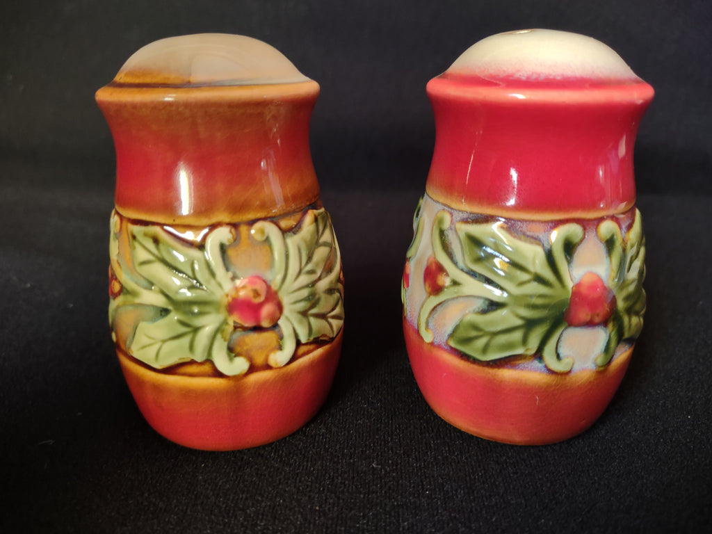 Holiday Thanksgiving Christmas Salt Pepper Shaker Poinsettia Ceramic (lot 1696)